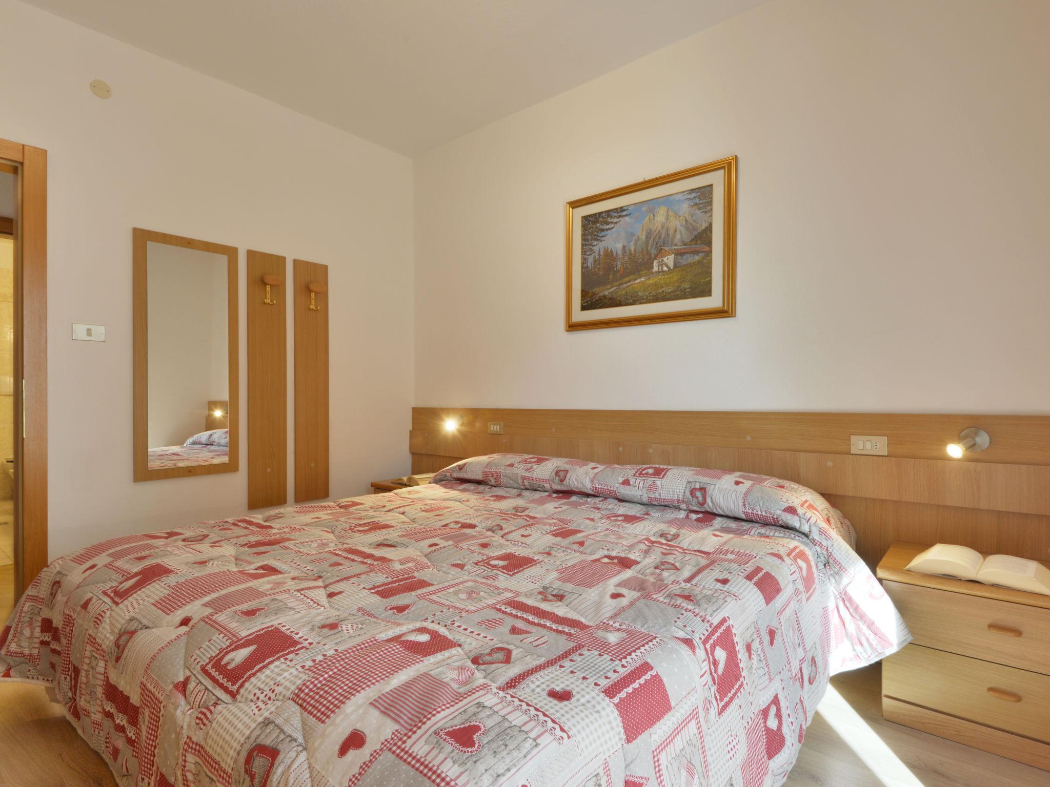 Foto 12 - Apartamento de 3 habitaciones en San Giovanni di Fassa-Sèn Jan con vistas a la montaña