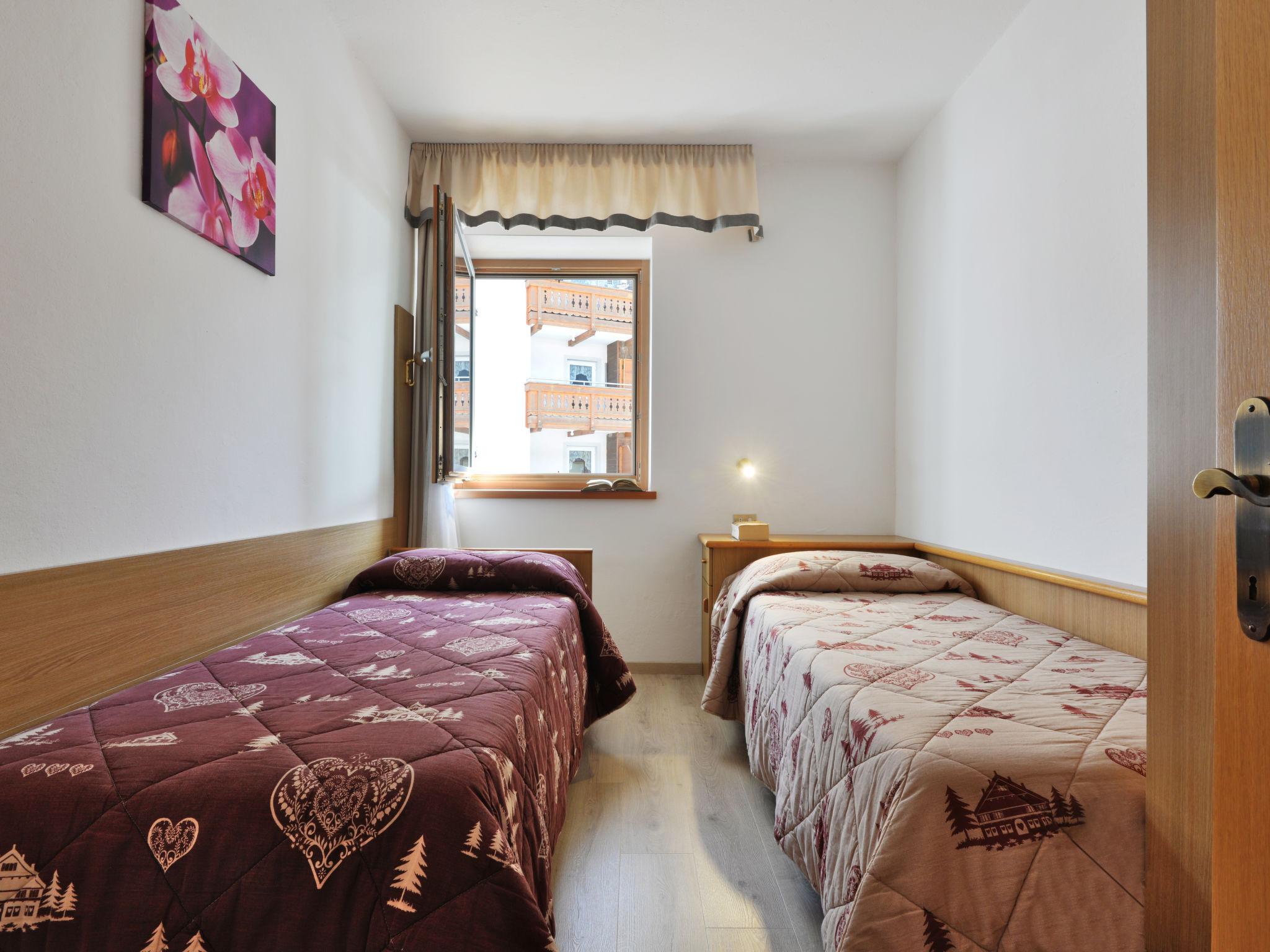 Foto 15 - Apartamento de 3 habitaciones en San Giovanni di Fassa-Sèn Jan con vistas a la montaña