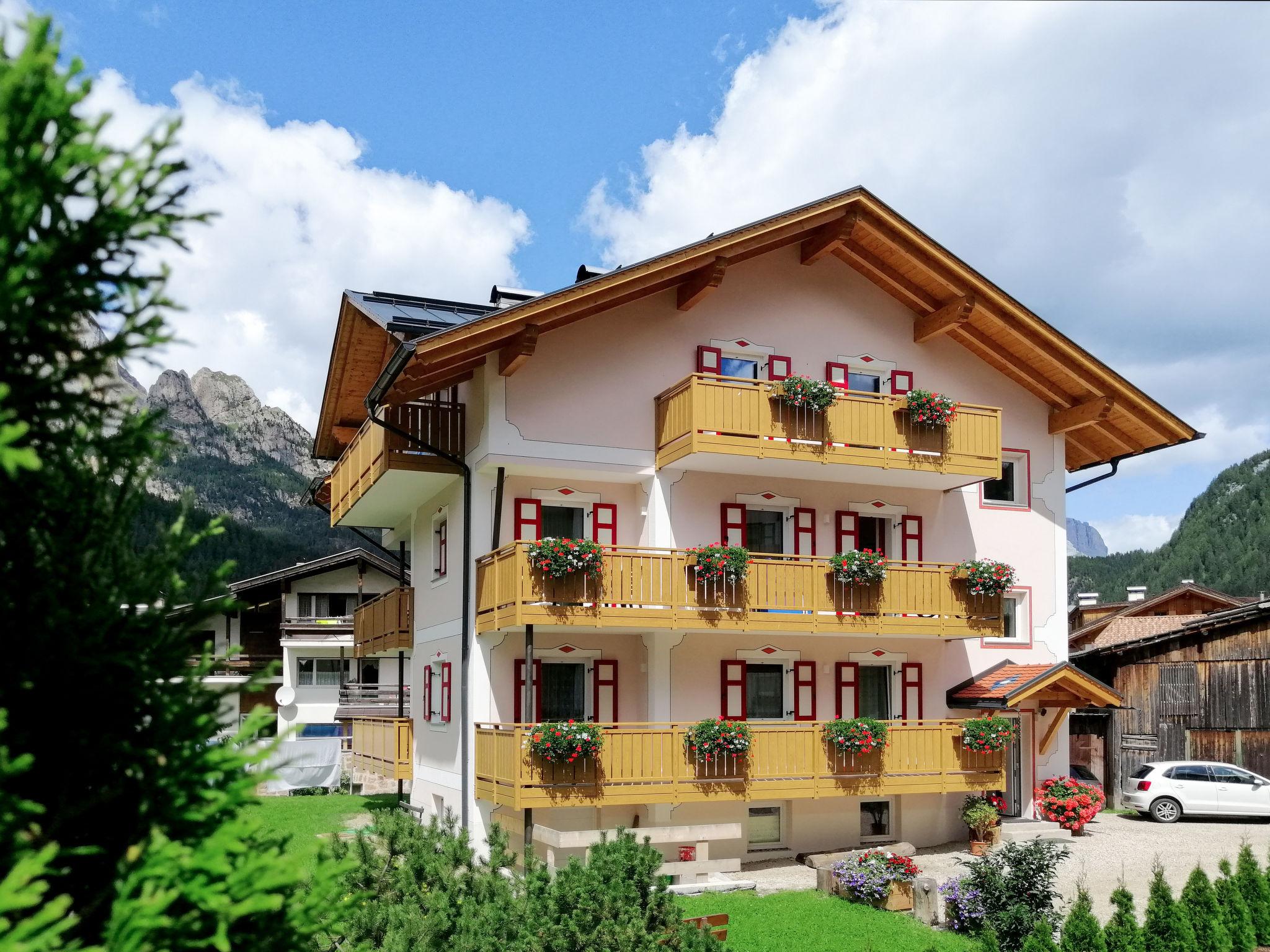 Foto 1 - Apartment mit 3 Schlafzimmern in San Giovanni di Fassa-Sèn Jan mit blick auf die berge