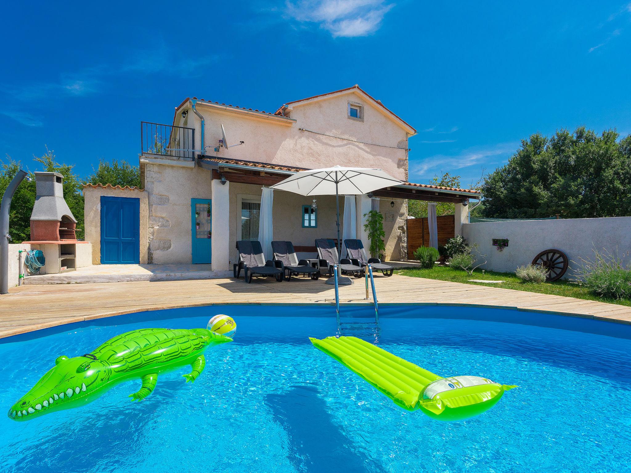 Photo 1 - Maison de 2 chambres à Labin avec piscine privée et vues à la mer