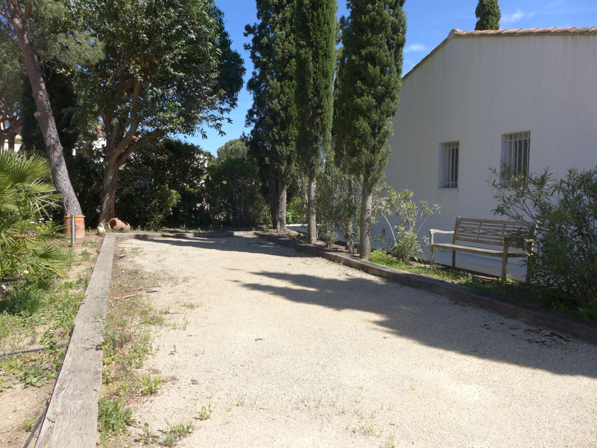 Photo 18 - 3 bedroom House in Roquebrune-sur-Argens with swimming pool and garden