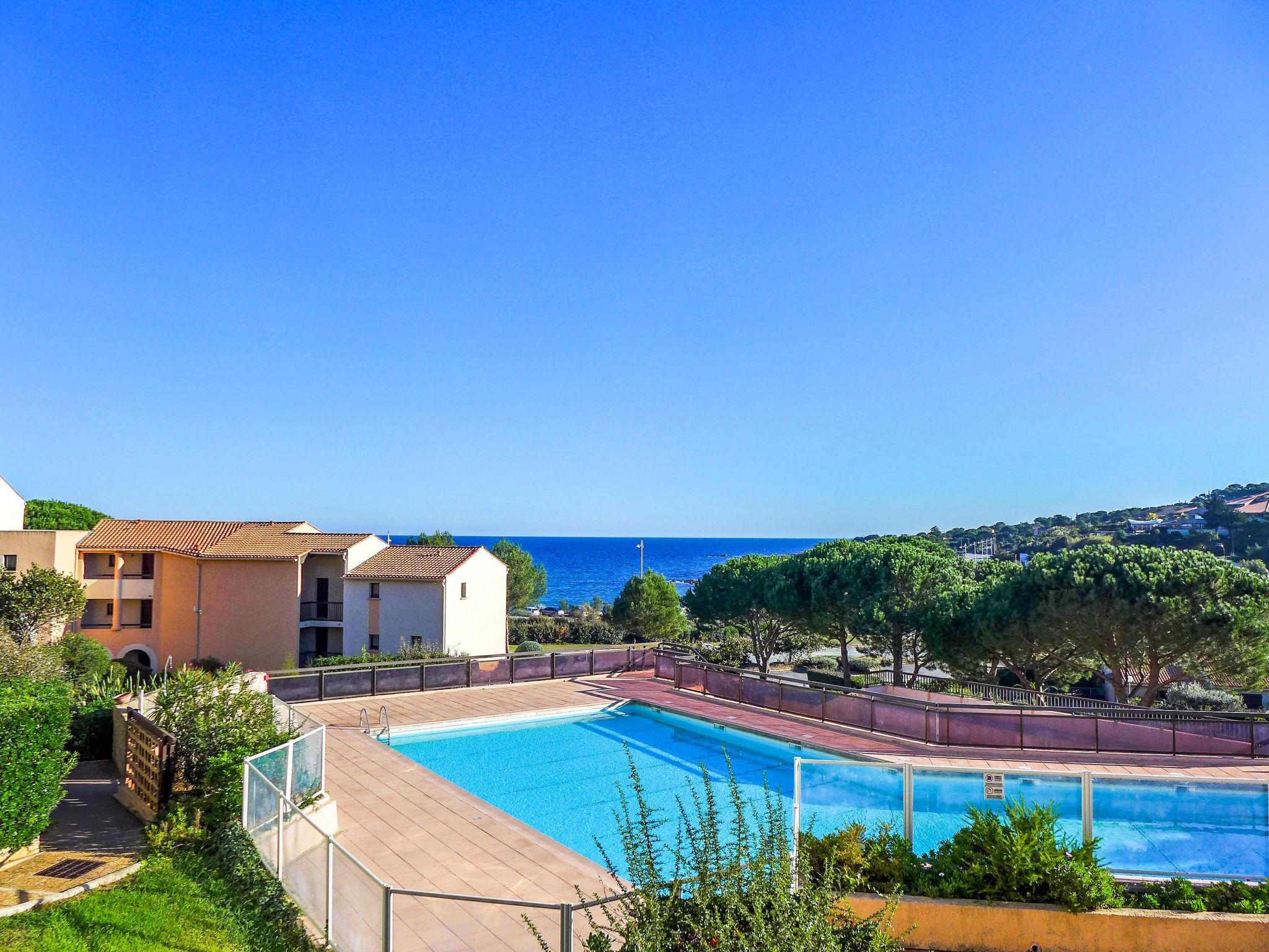 Foto 5 - Casa de 3 quartos em Roquebrune-sur-Argens com piscina e vistas do mar