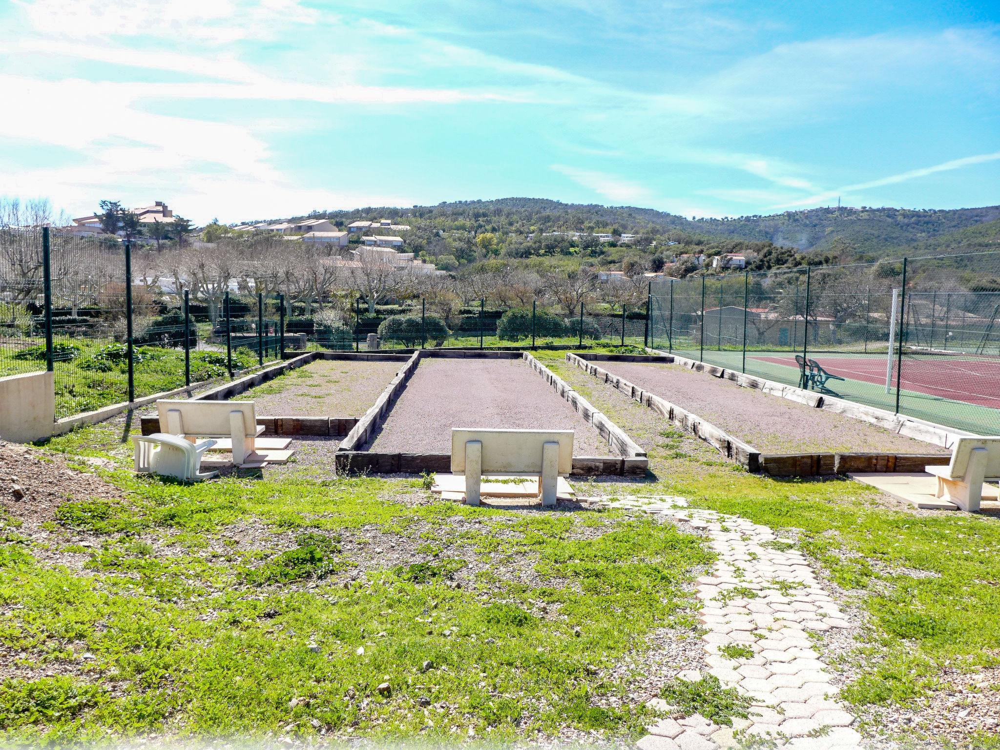 Foto 25 - Casa de 3 habitaciones en Roquebrune-sur-Argens con piscina y jardín