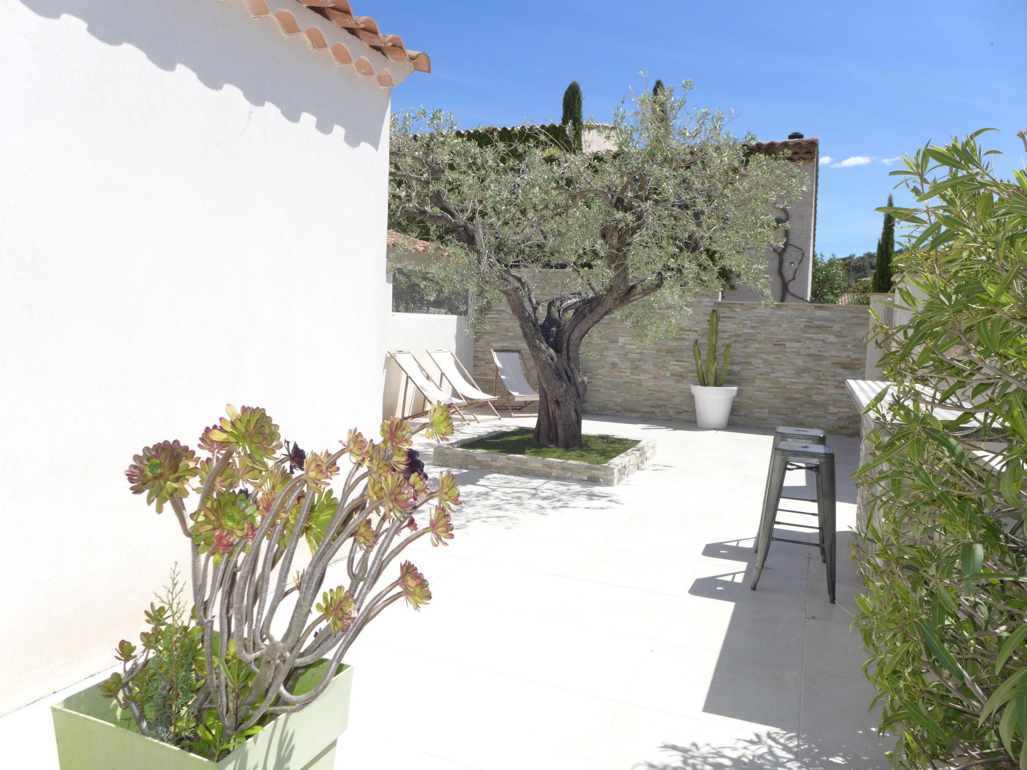 Foto 21 - Casa de 3 quartos em Roquebrune-sur-Argens com piscina e vistas do mar