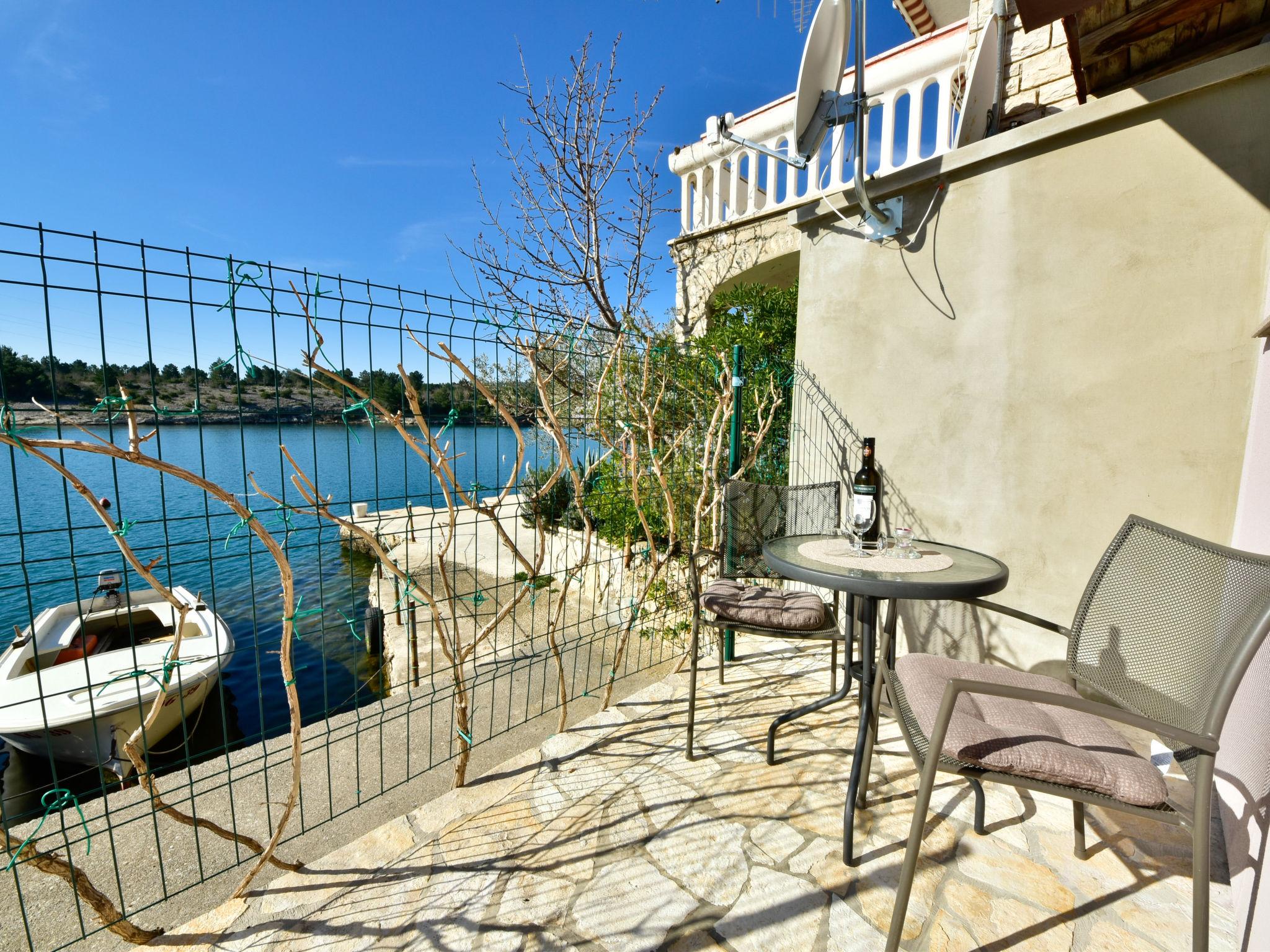 Foto 9 - Casa en Obrovac con terraza y vistas al mar