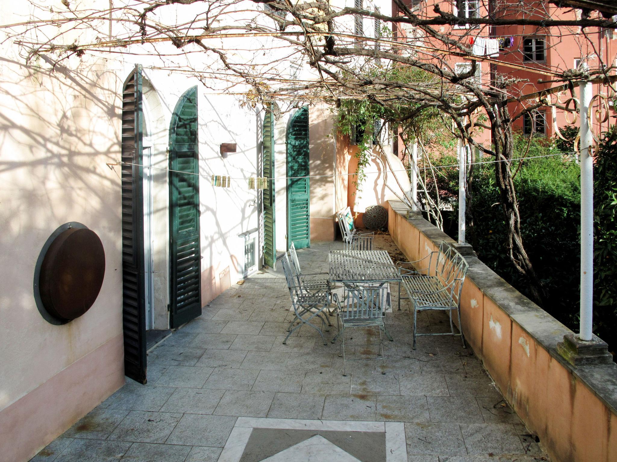 Foto 12 - Appartamento con 3 camere da letto a Finale Ligure con giardino e vista mare