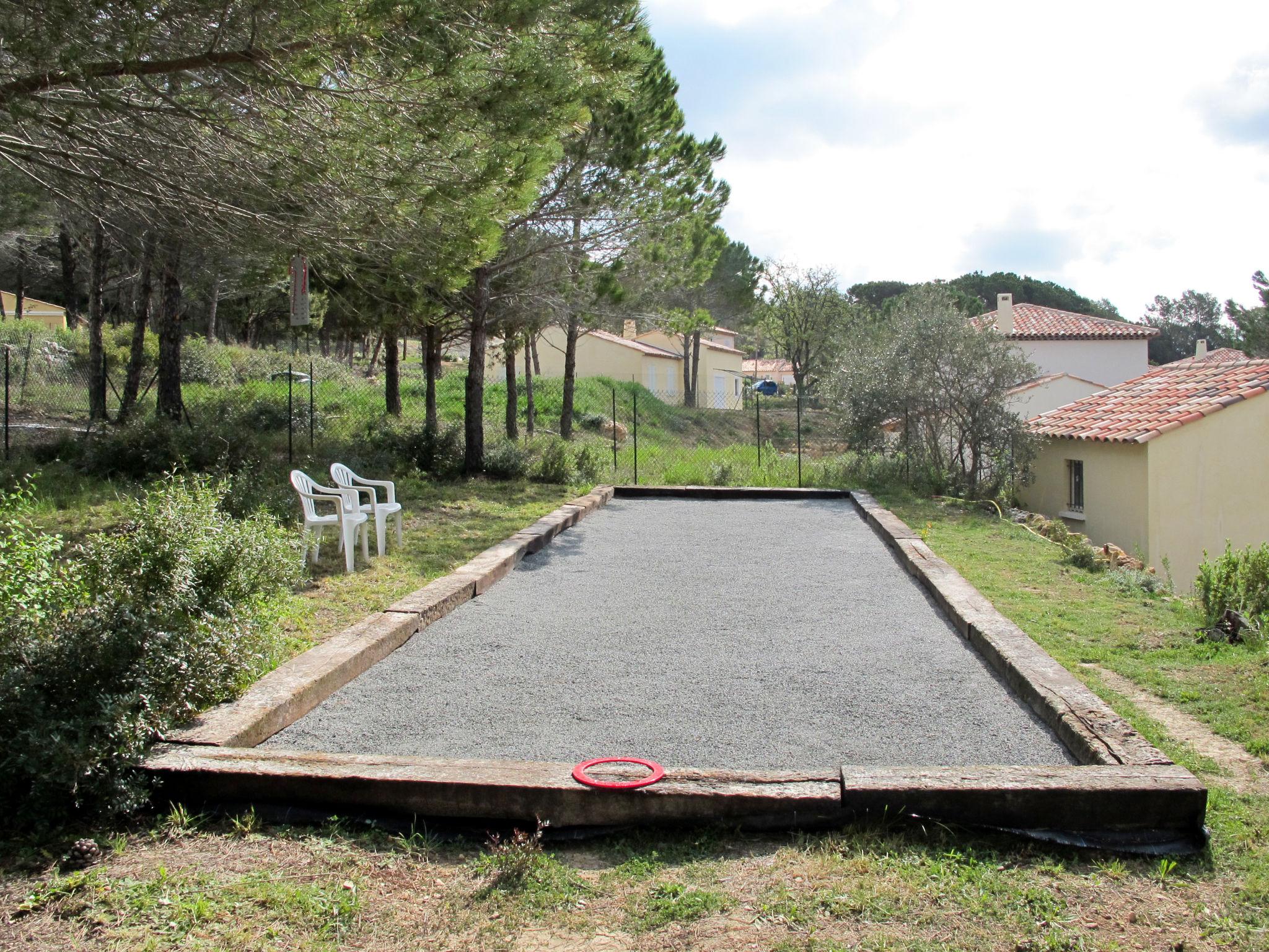 Foto 28 - Casa con 3 camere da letto a Bagnols-en-Forêt con piscina privata e giardino