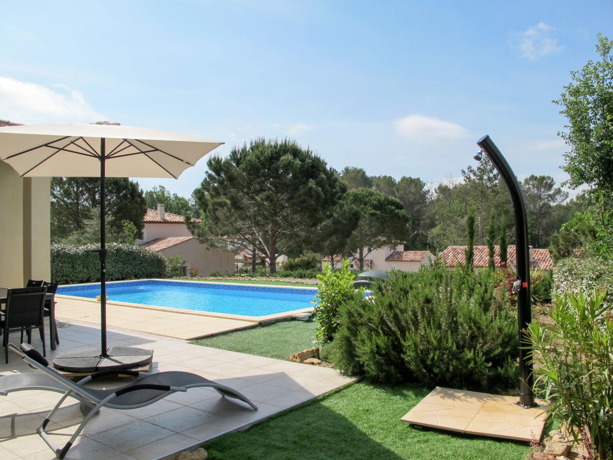 Photo 6 - Maison de 3 chambres à Bagnols-en-Forêt avec piscine privée et jardin