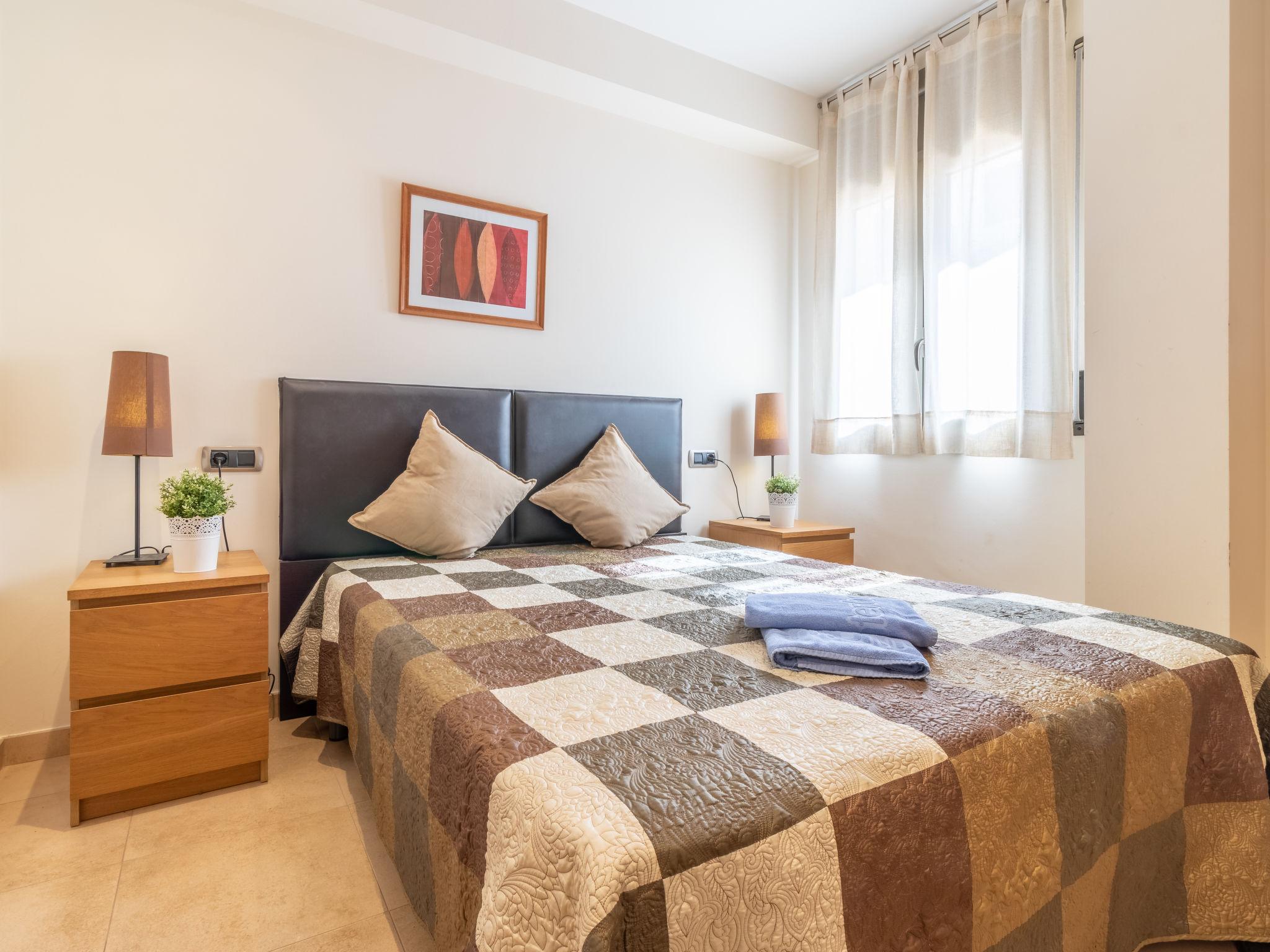 Foto 5 - Apartamento de 2 habitaciones en Castelló d'Empúries con terraza y vistas al mar