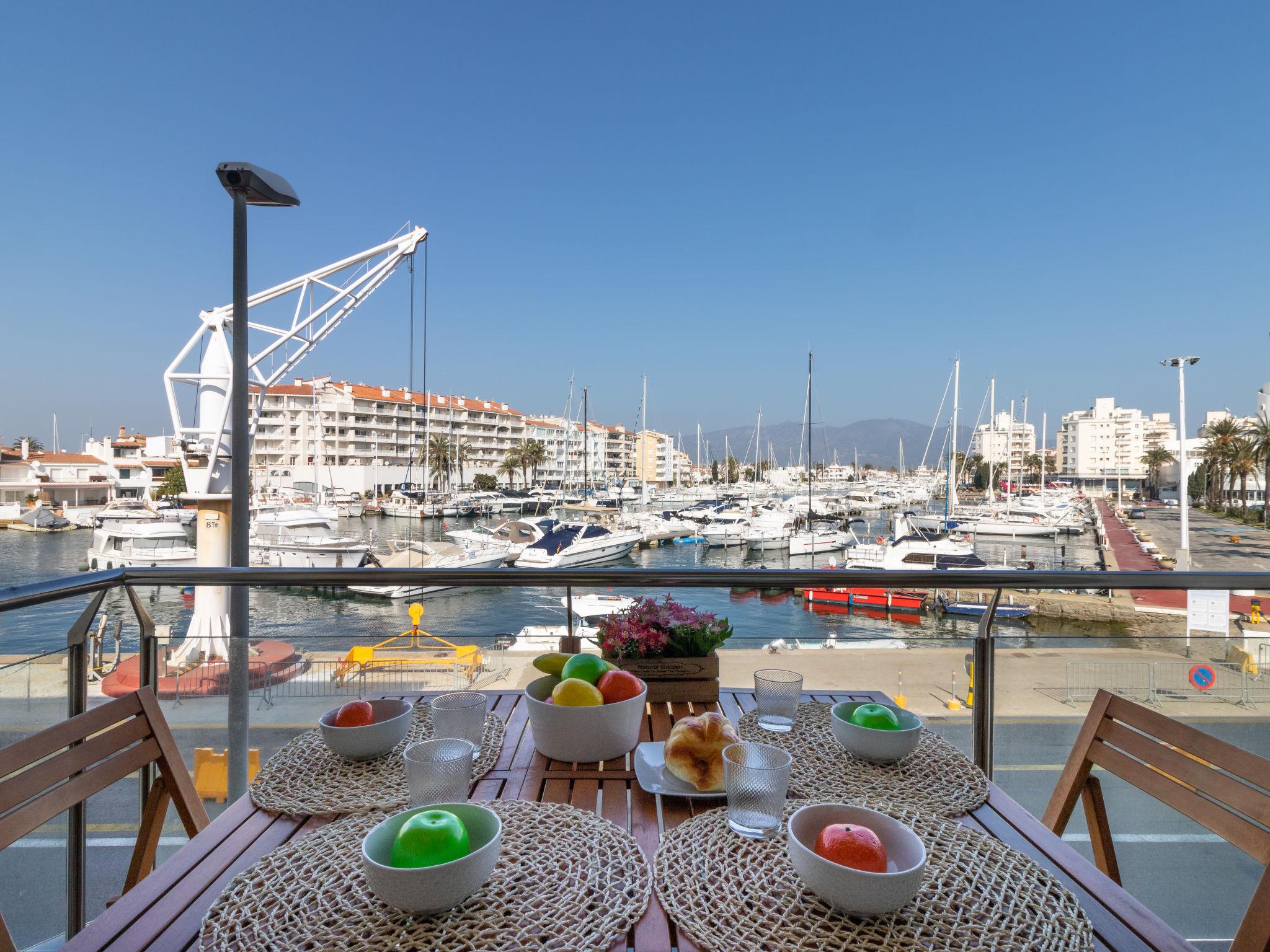 Foto 1 - Apartamento de 2 habitaciones en Castelló d'Empúries con terraza y vistas al mar