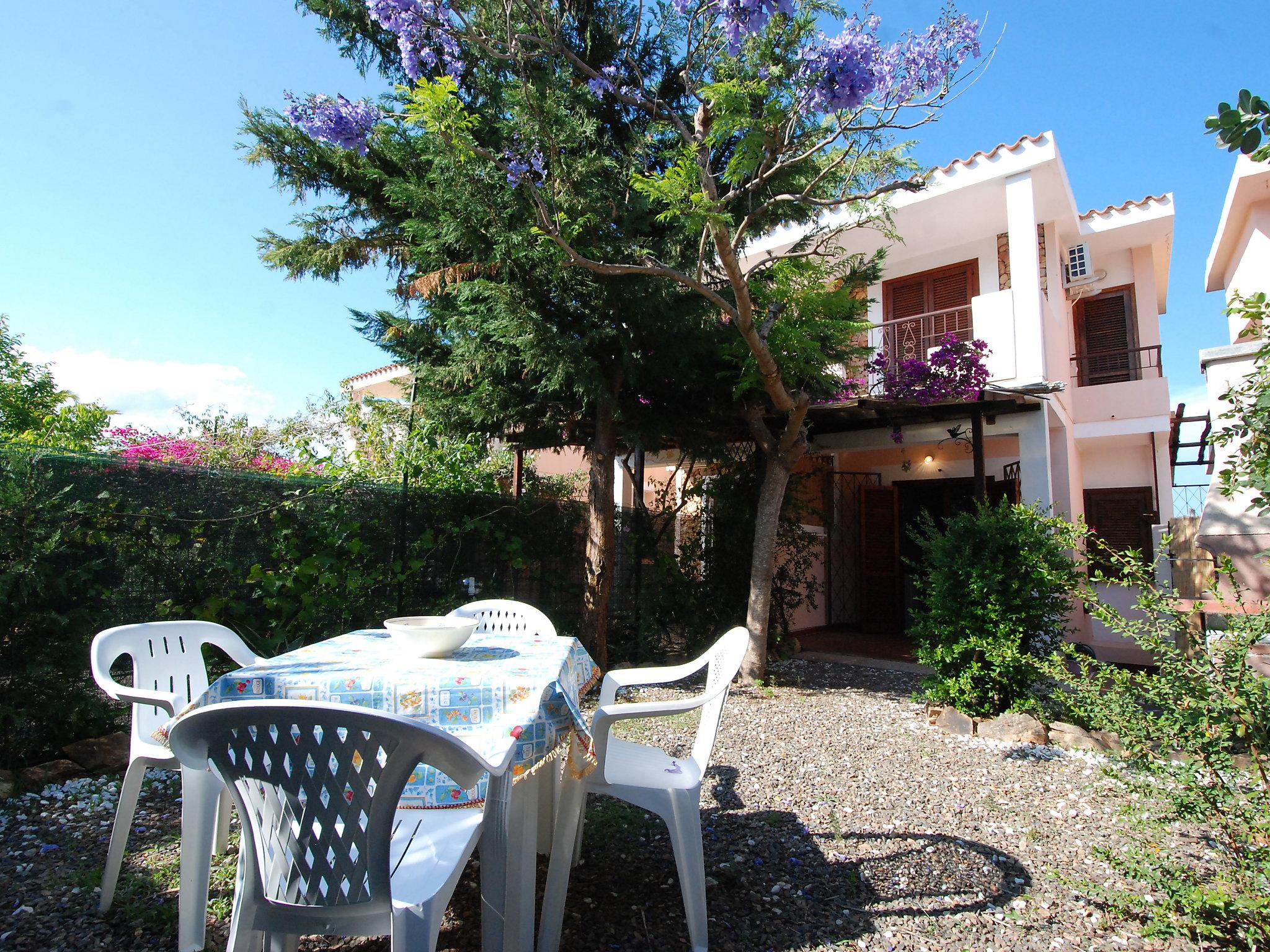 Photo 5 - Maison de 2 chambres à Villasimius avec jardin et vues à la mer