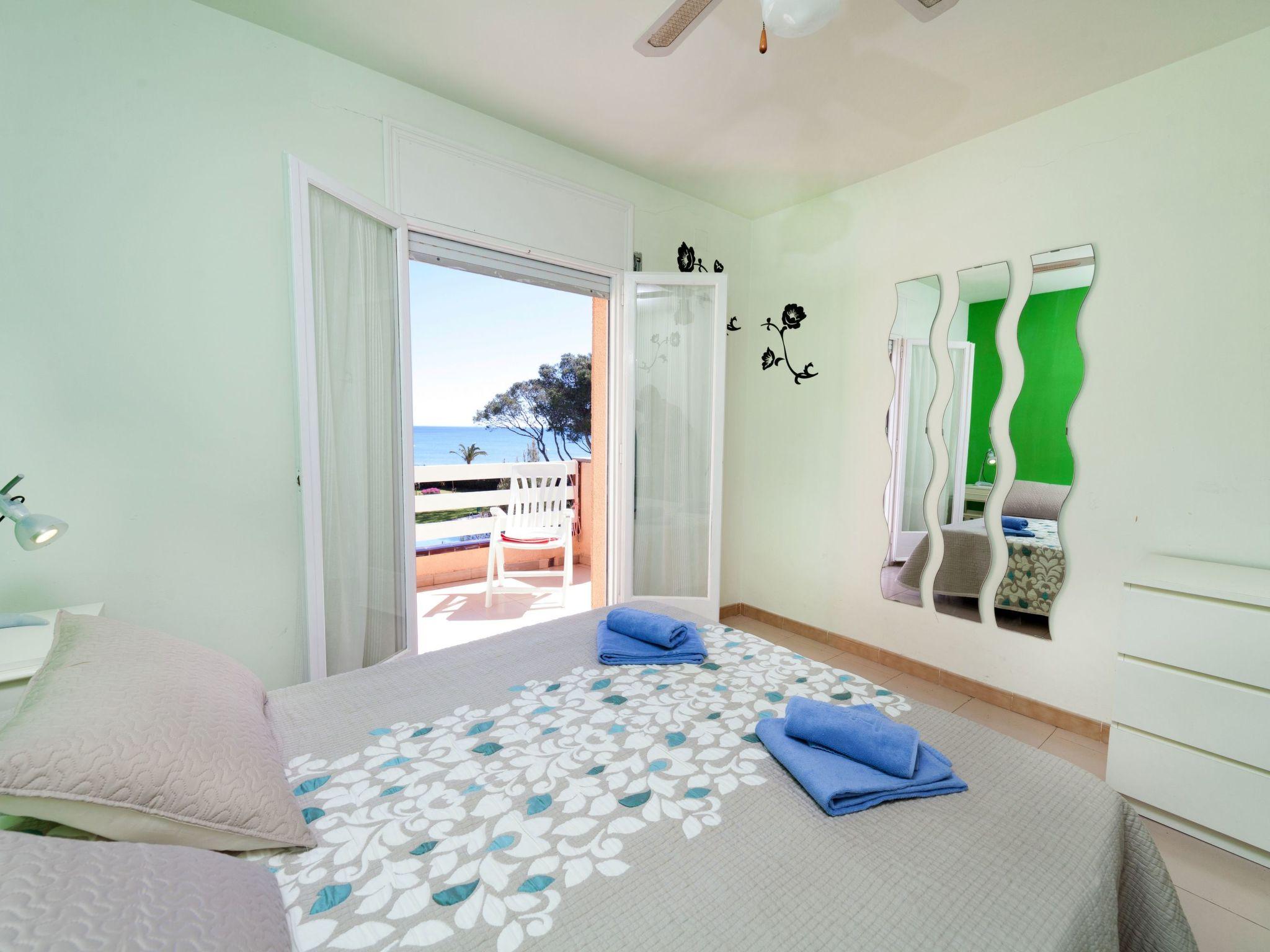 Foto 4 - Apartamento de 2 quartos em Mont-roig del Camp com piscina e vistas do mar