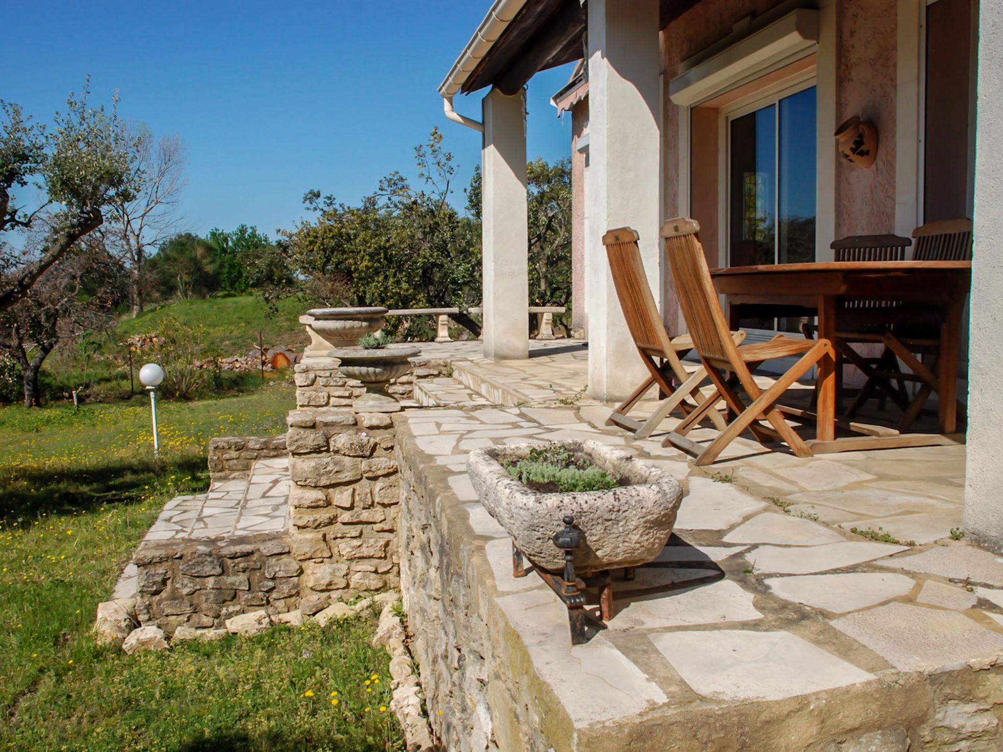 Foto 20 - Casa de 3 quartos em Saumane-de-Vaucluse com piscina privada e jardim