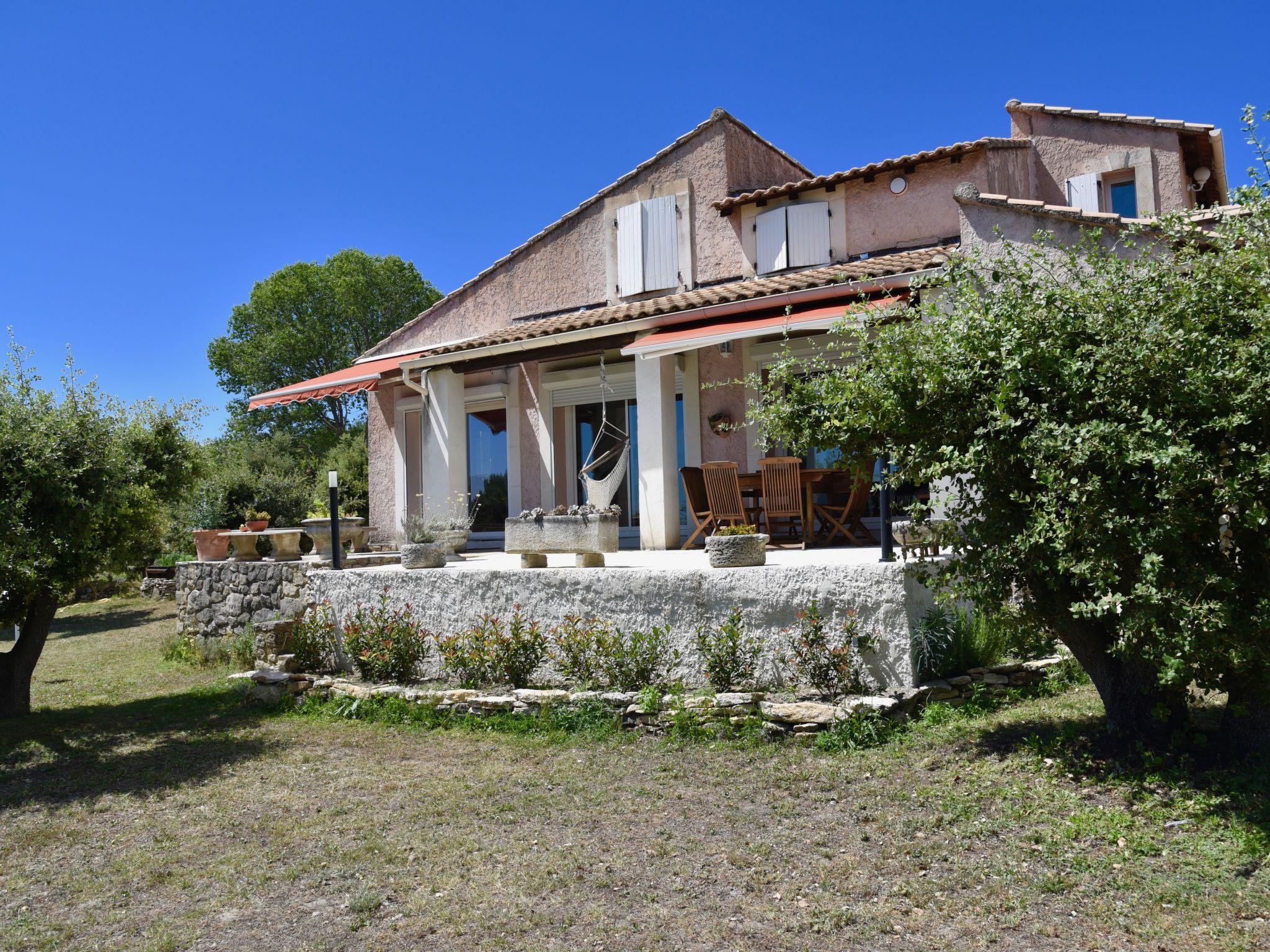 Foto 15 - Casa de 3 quartos em Saumane-de-Vaucluse com piscina privada e jardim