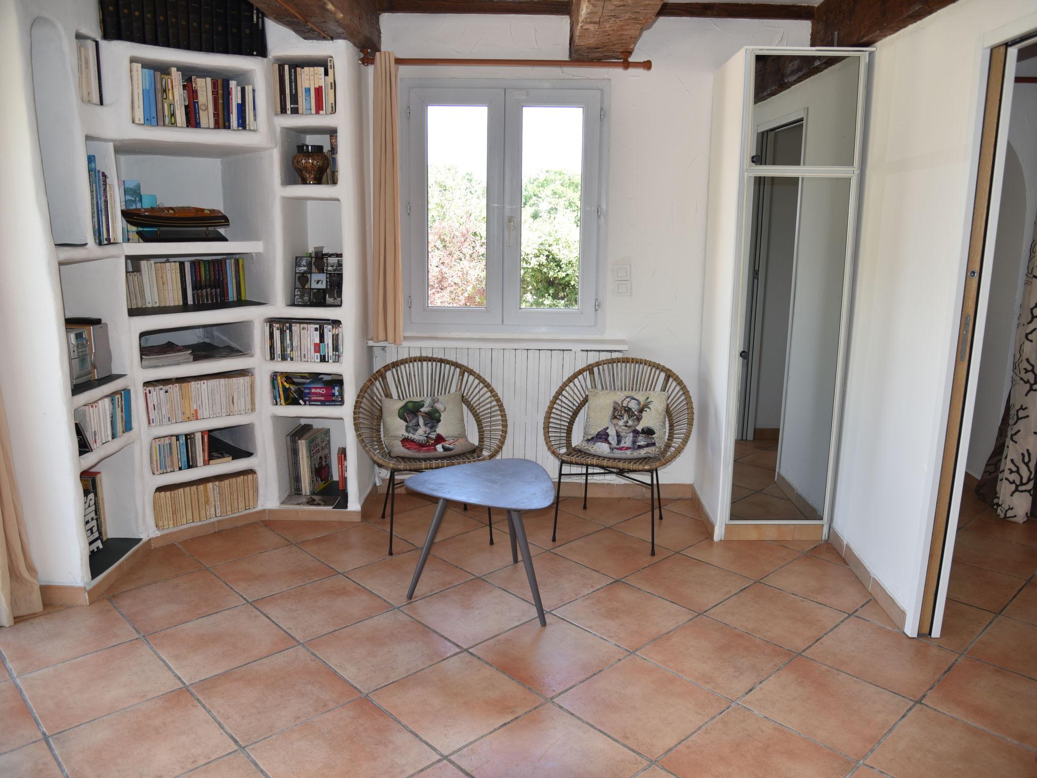 Photo 12 - 3 bedroom House in Saumane-de-Vaucluse with private pool and garden