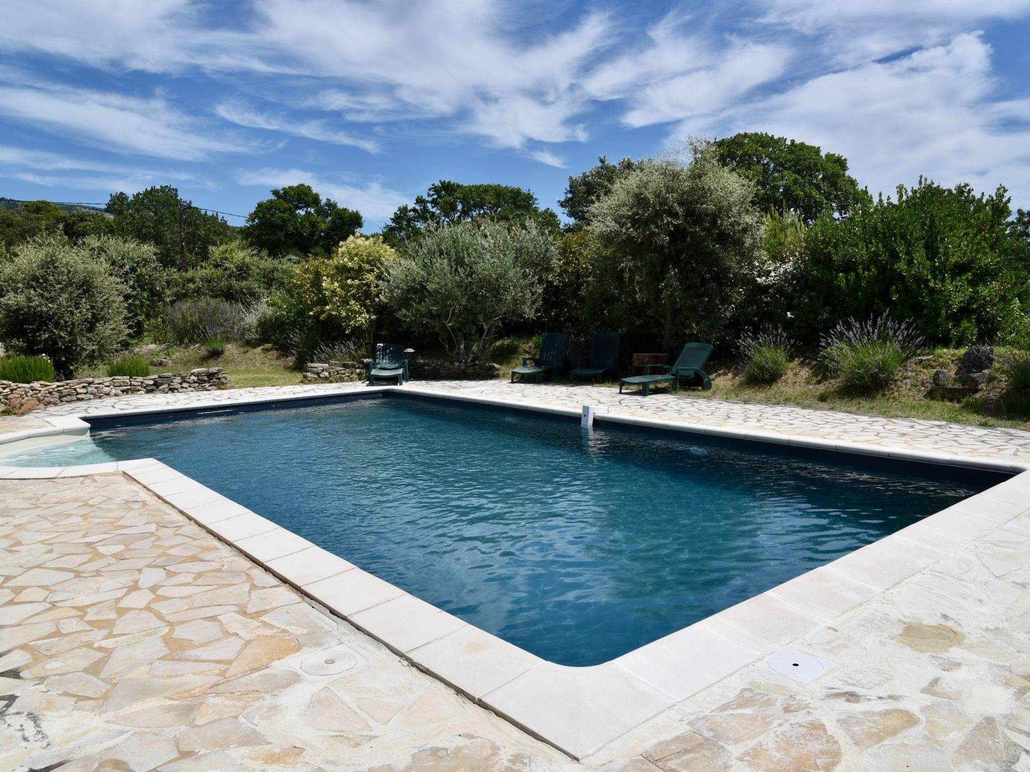 Foto 18 - Casa de 3 quartos em Saumane-de-Vaucluse com piscina privada e jardim