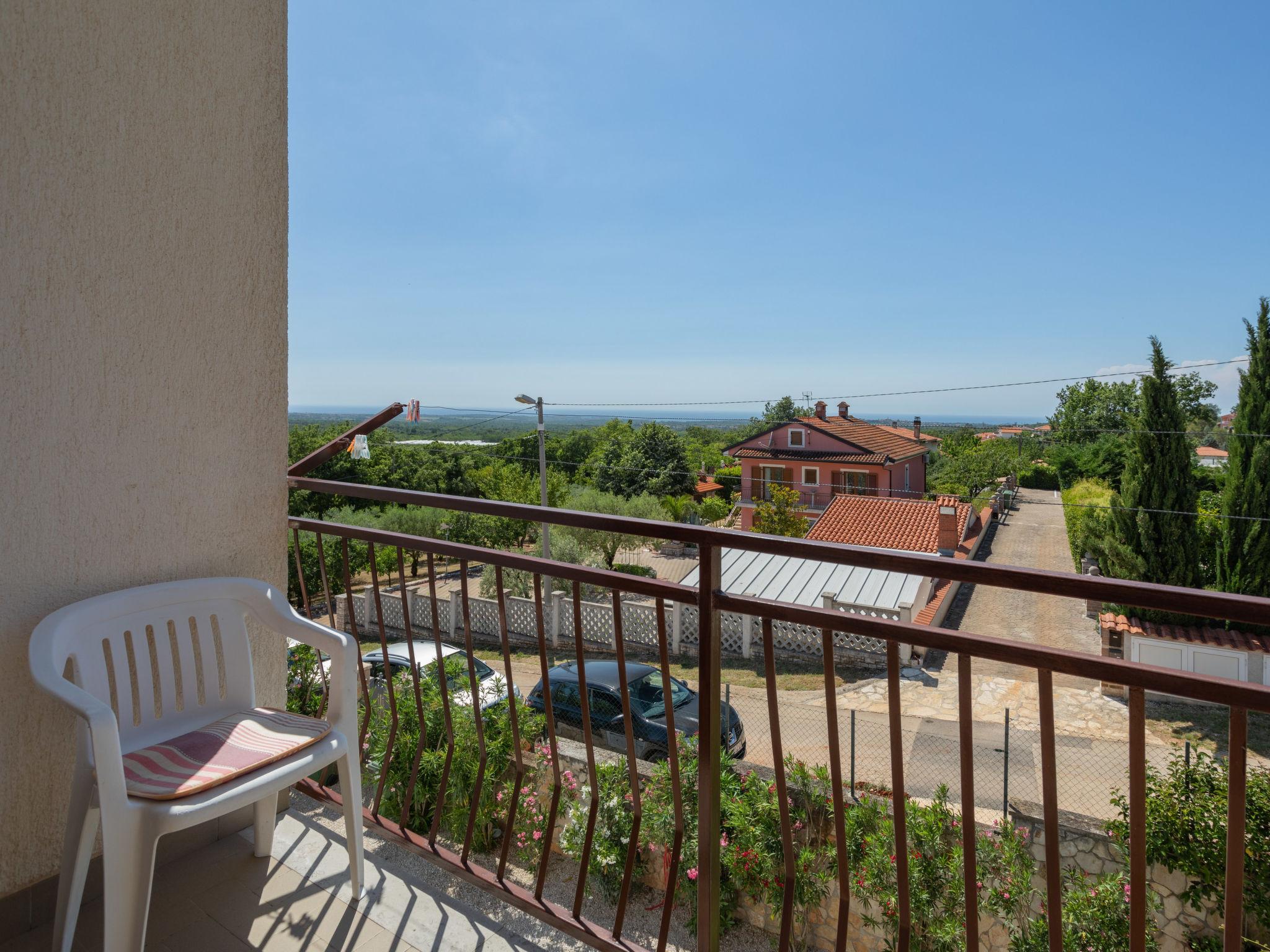 Photo 8 - Appartement de 2 chambres à Kaštelir-Labinci avec piscine et jardin