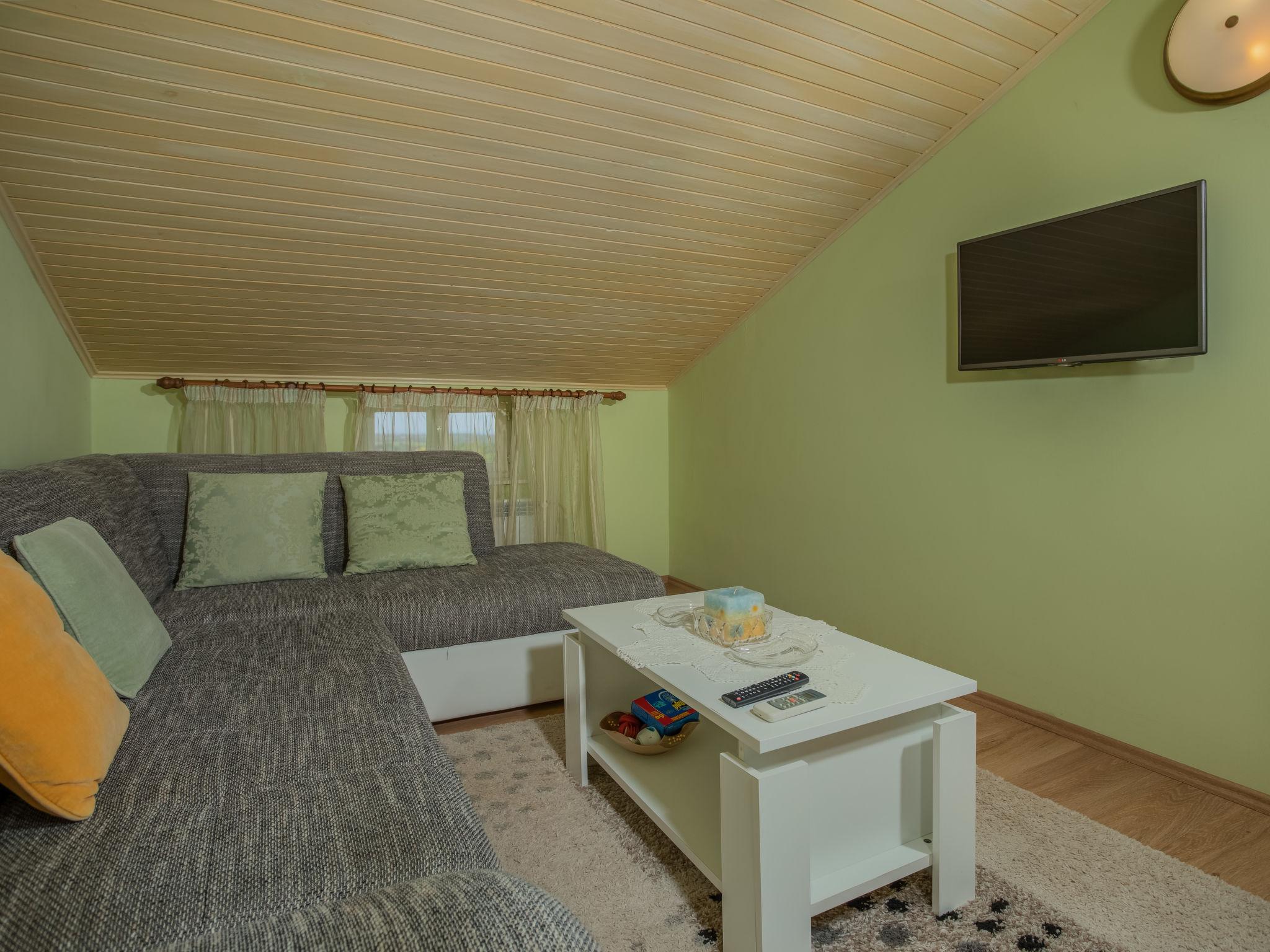 Foto 3 - Appartamento con 2 camere da letto a Kaštelir-Labinci con piscina e vista mare