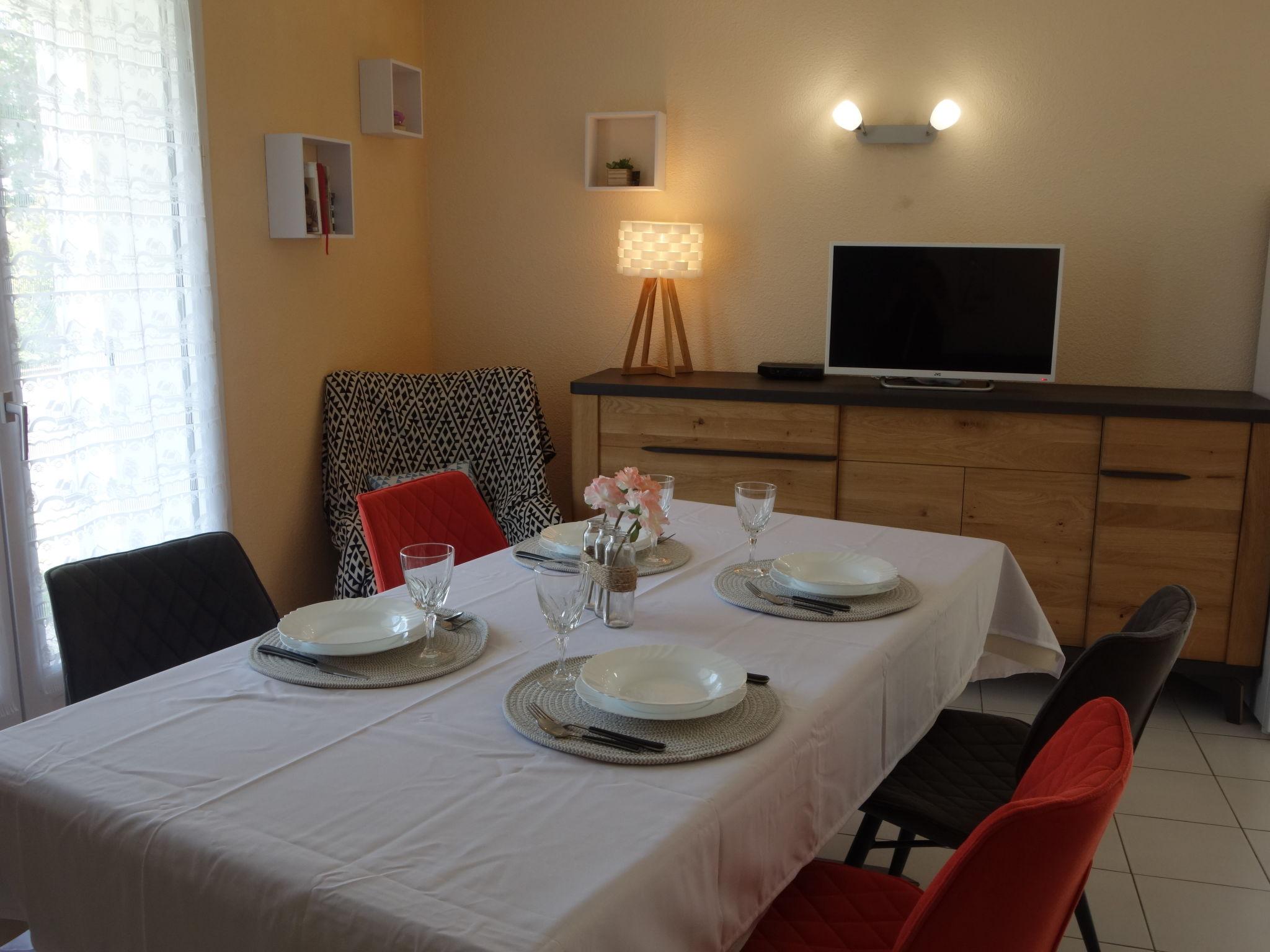 Photo 9 - 1 bedroom Apartment in Royan with garden and sea view