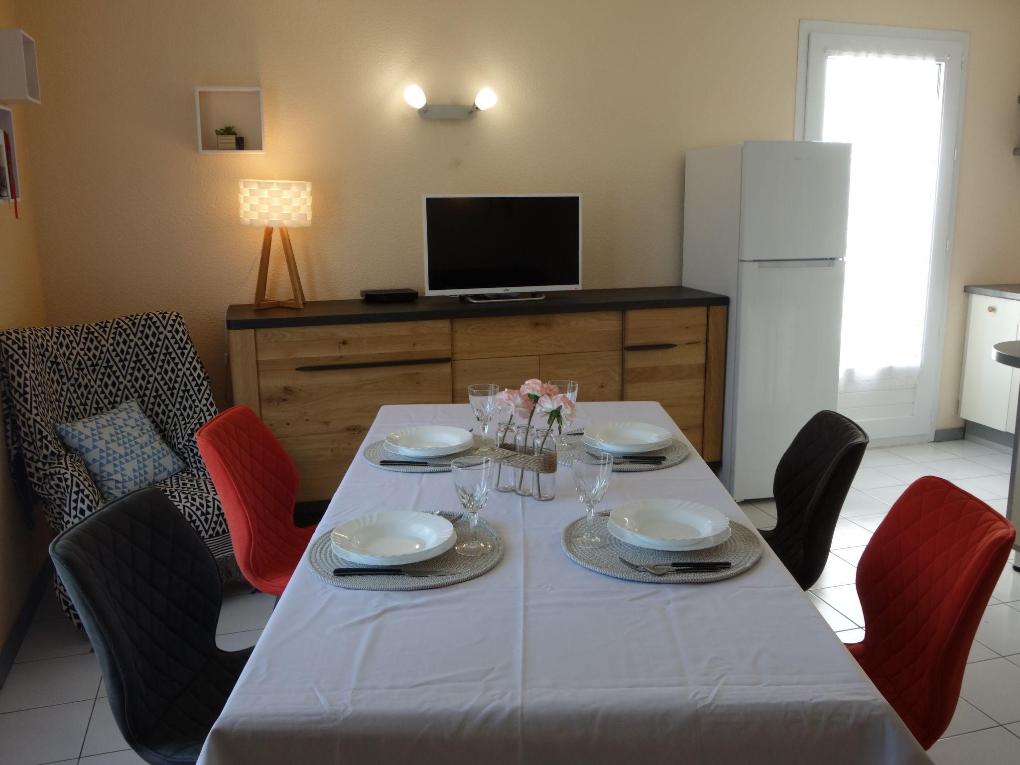 Photo 11 - 1 bedroom Apartment in Royan with garden and sea view