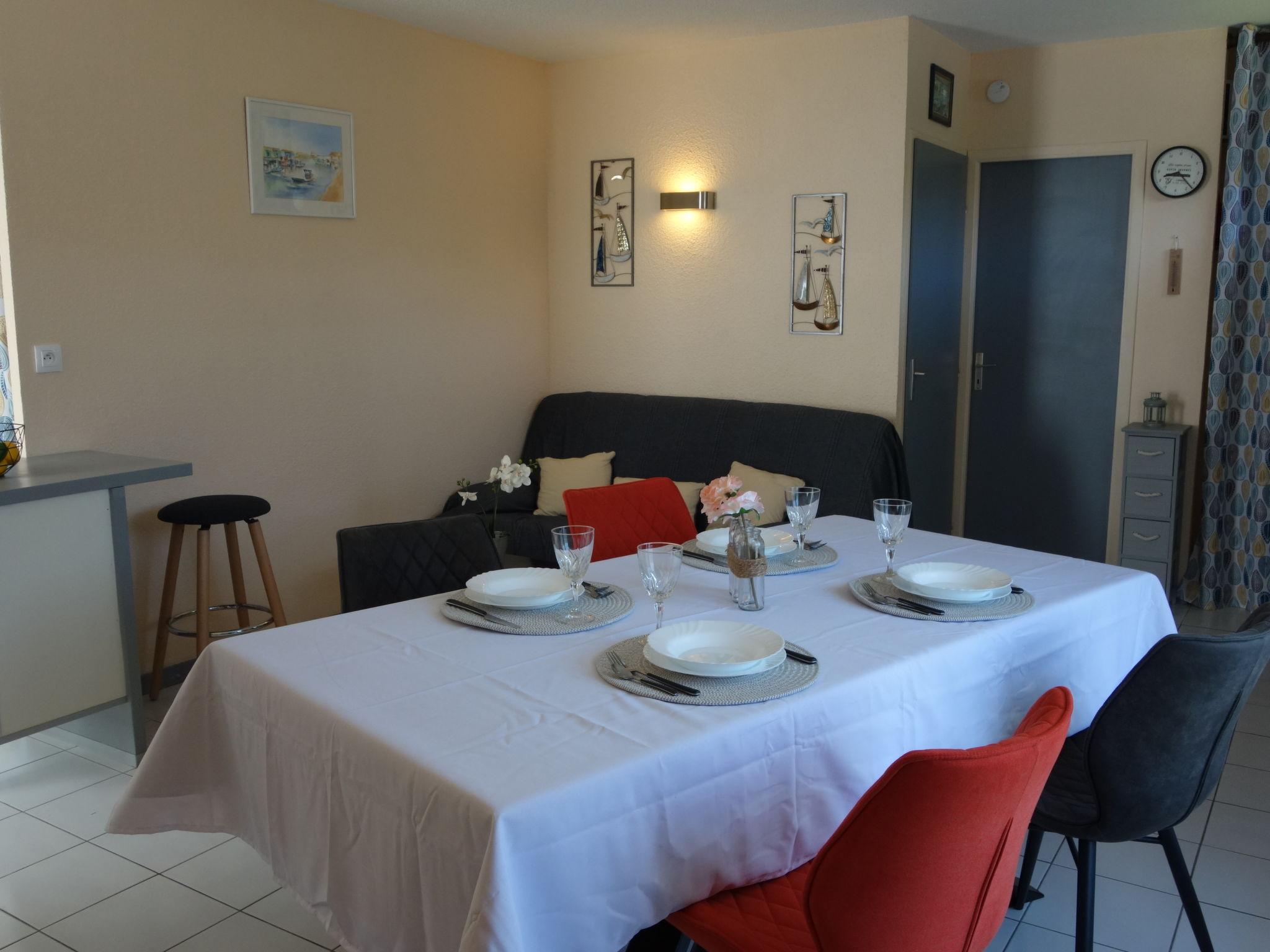 Photo 8 - 1 bedroom Apartment in Royan with garden and sea view