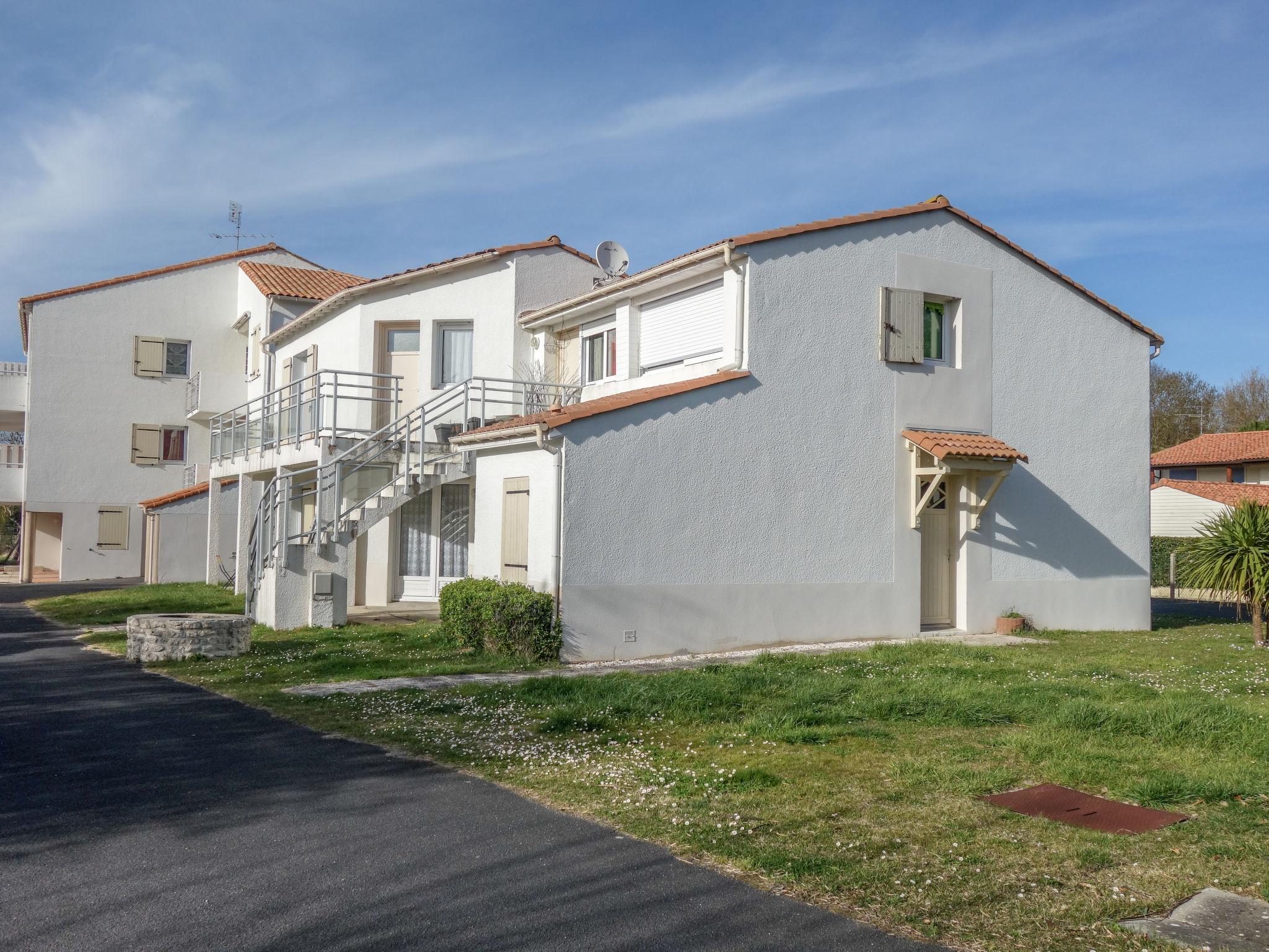 Photo 21 - 1 bedroom Apartment in Royan with garden and sea view