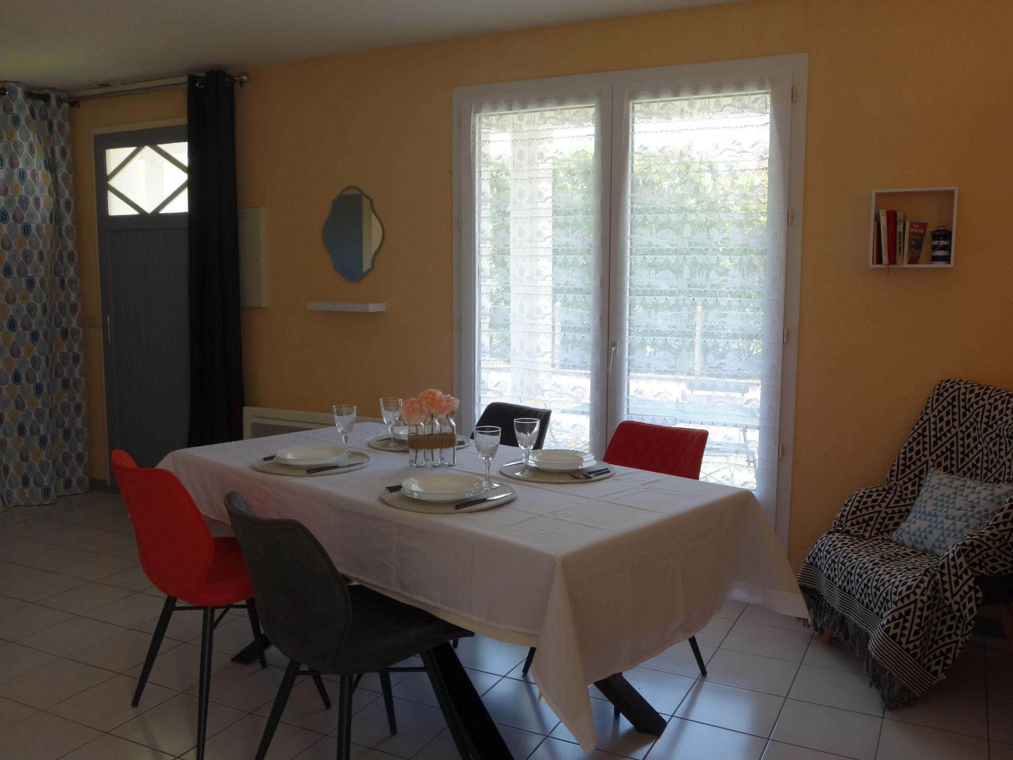 Photo 10 - 1 bedroom Apartment in Royan with garden and sea view