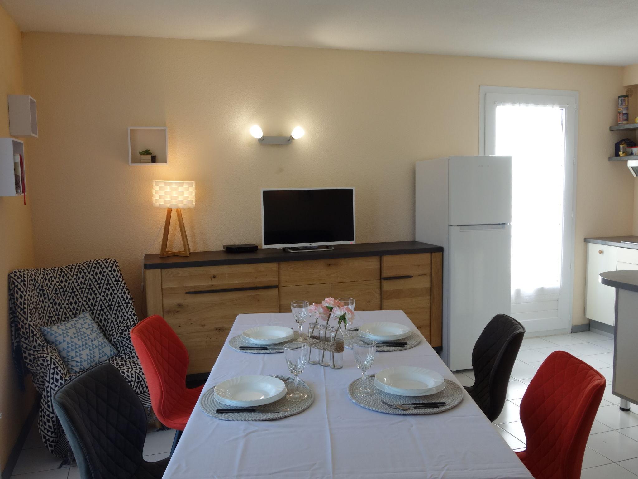 Photo 6 - 1 bedroom Apartment in Royan with garden and sea view