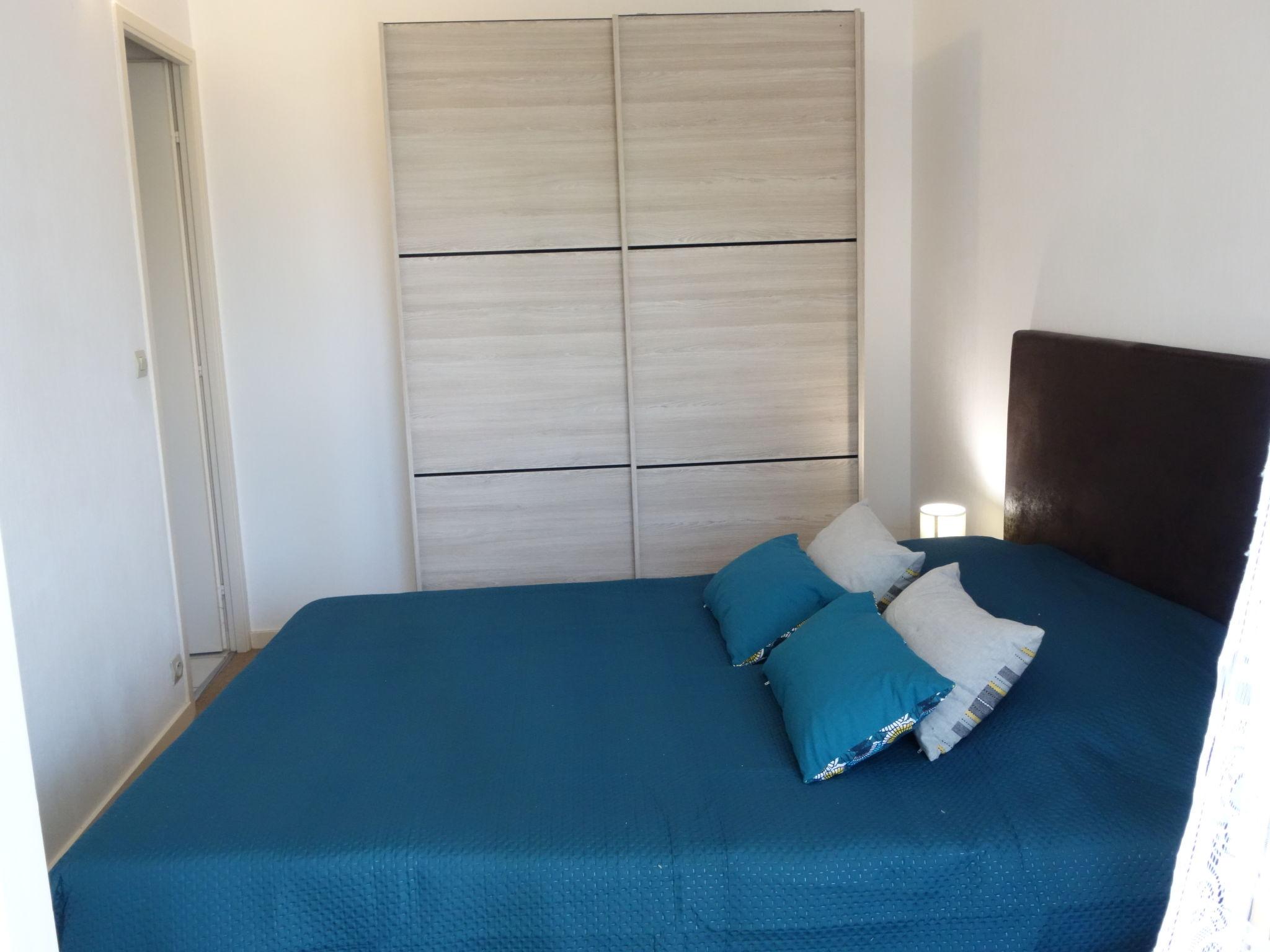 Foto 17 - Appartamento con 1 camera da letto a Royan con giardino e vista mare