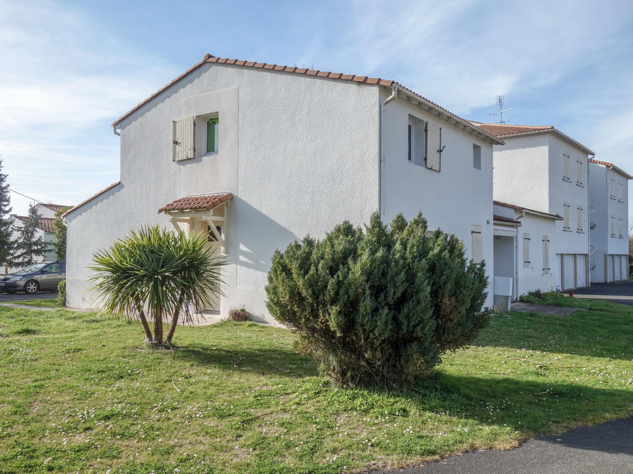 Photo 23 - 1 bedroom Apartment in Royan with garden and sea view