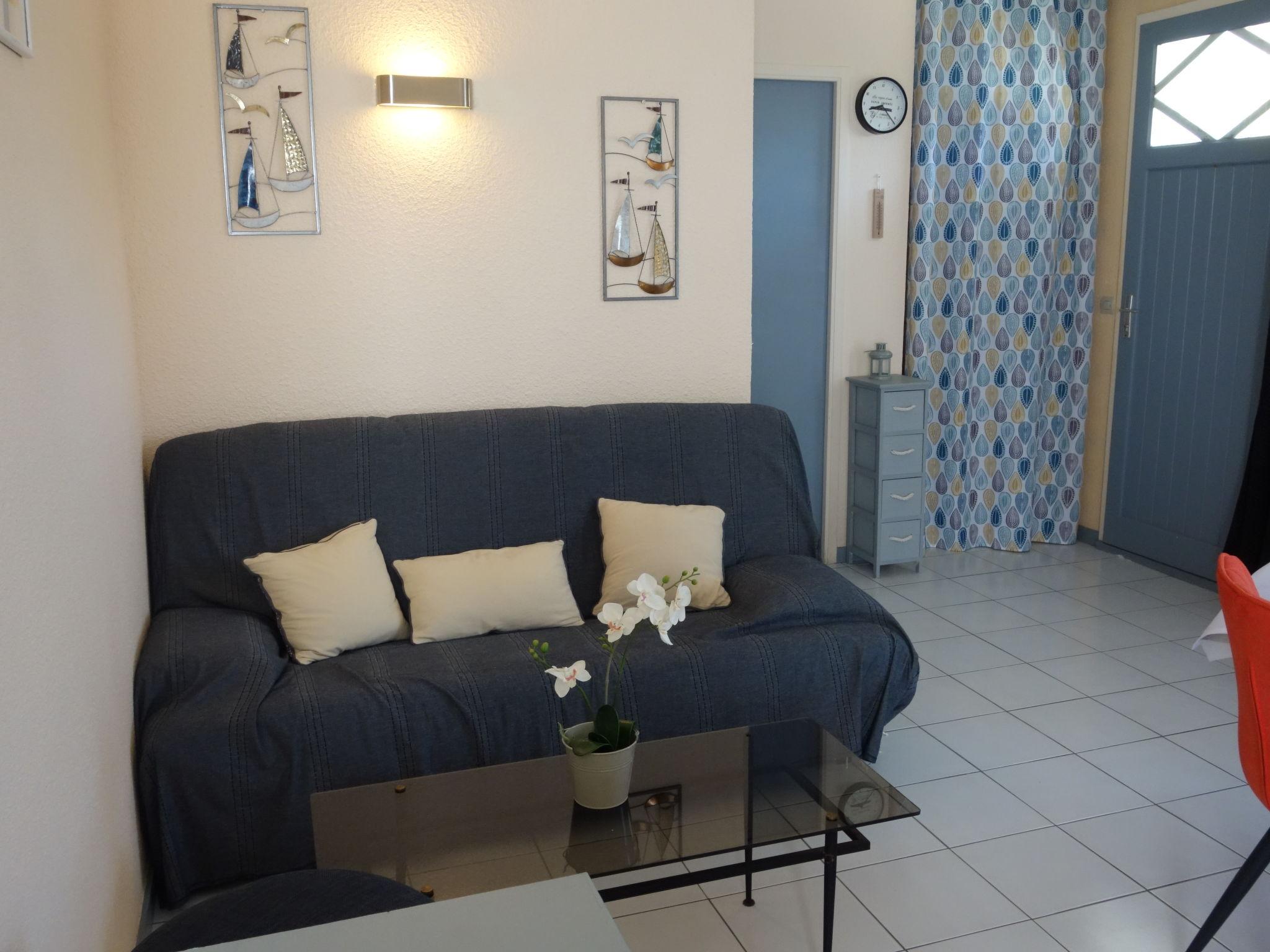 Photo 13 - 1 bedroom Apartment in Royan with garden and sea view