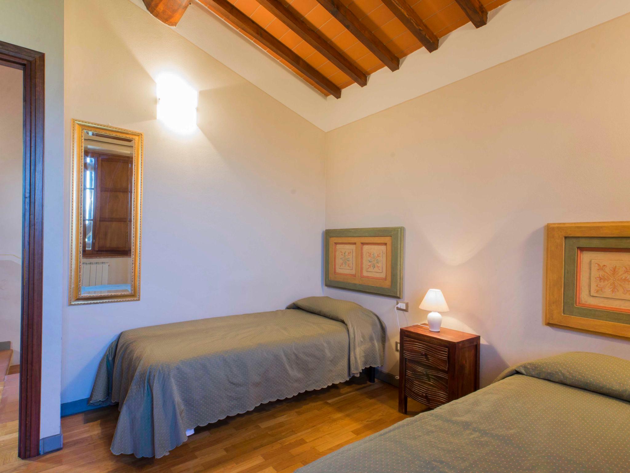 Photo 12 - 2 bedroom Apartment in Barberino di Mugello with swimming pool and garden