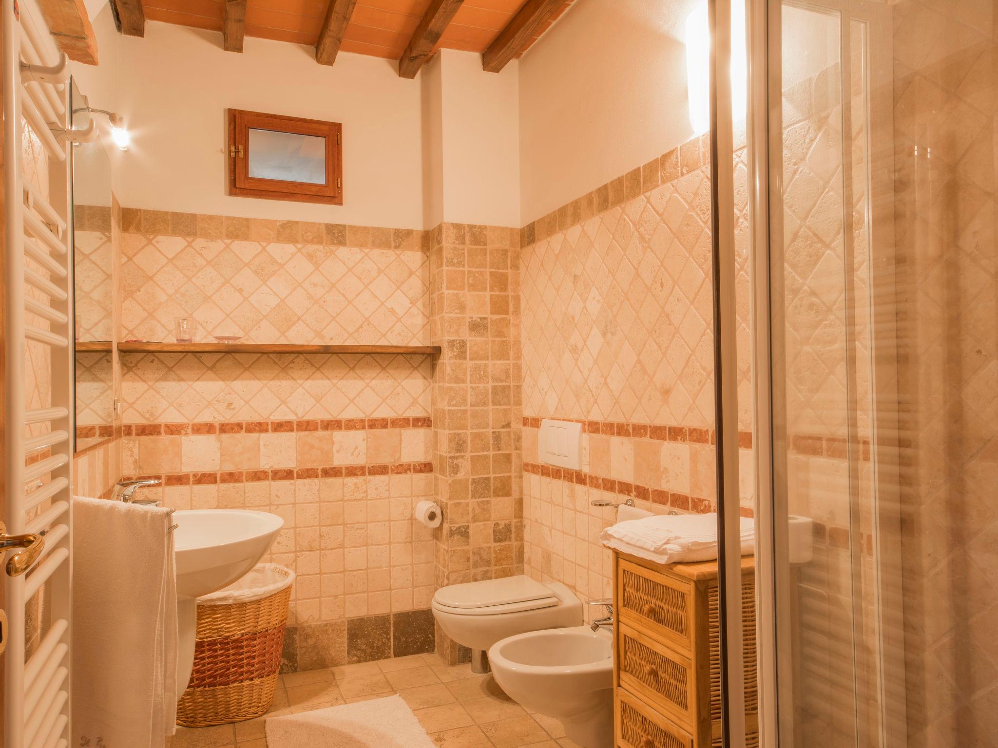 Foto 10 - Appartamento con 2 camere da letto a Barberino di Mugello con piscina e giardino