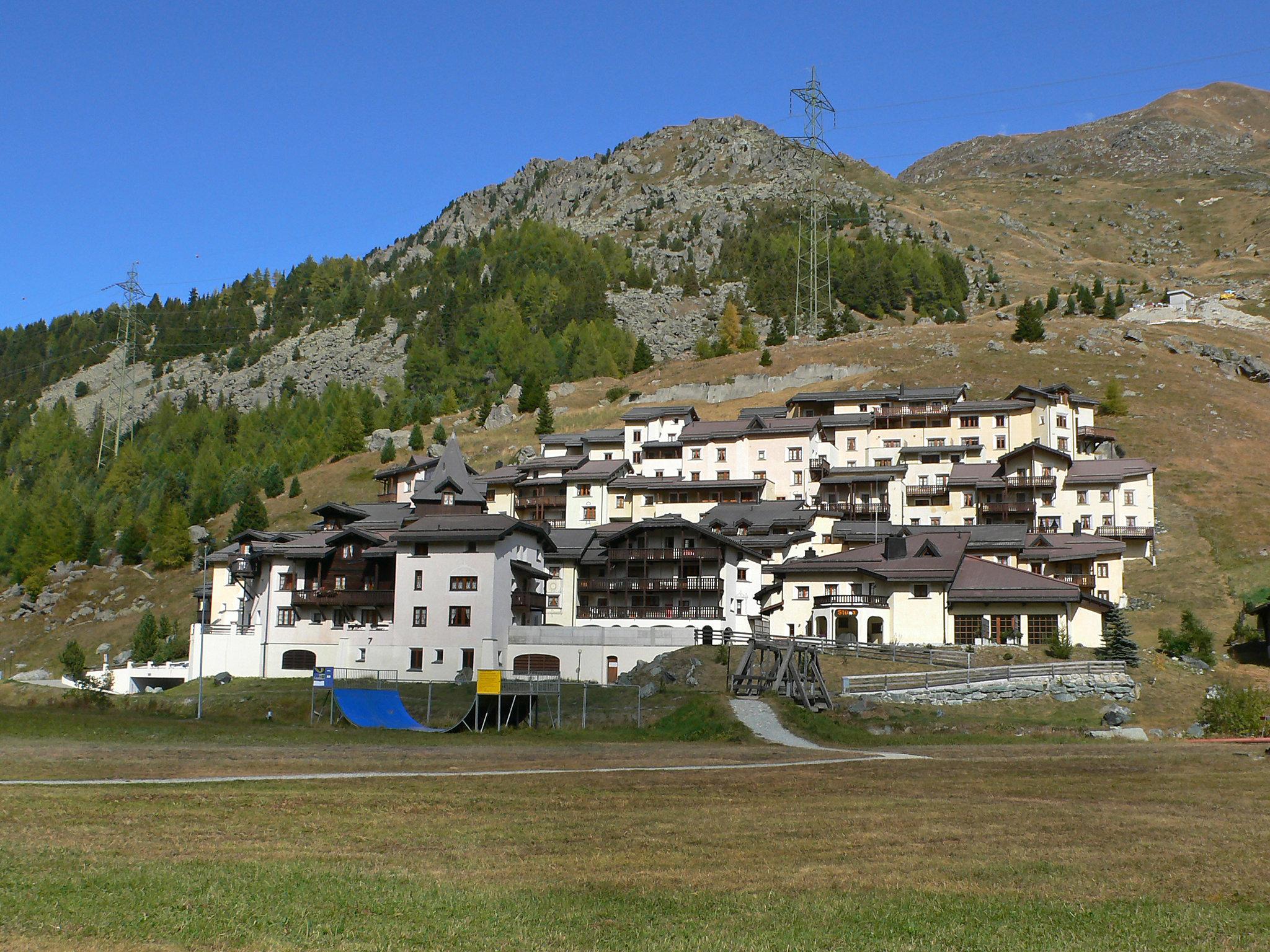 Foto 8 - Appartamento con 1 camera da letto a Surses con piscina e vista sulle montagne