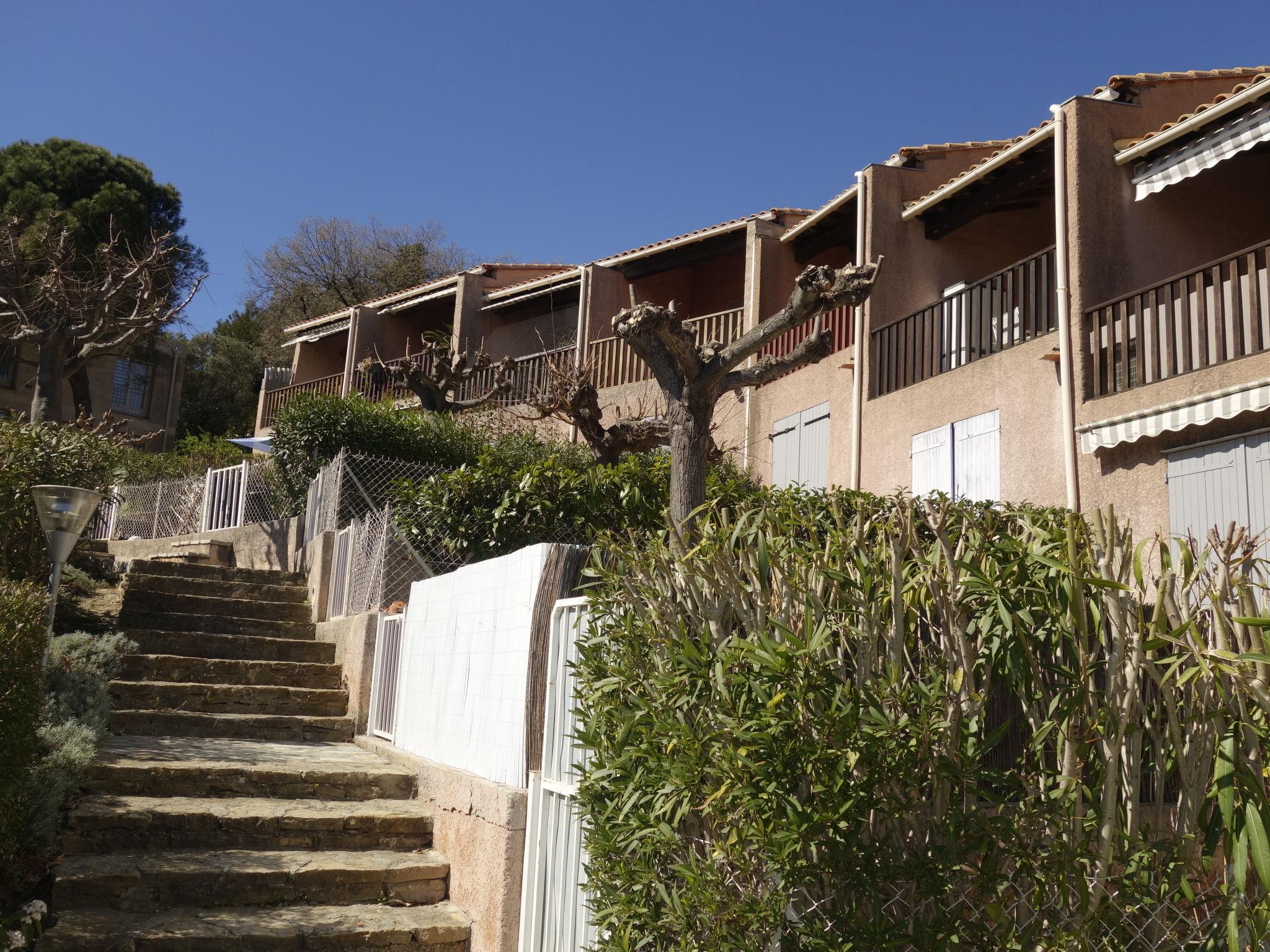 Foto 7 - Appartamento con 1 camera da letto a Six-Fours-les-Plages con terrazza e vista mare