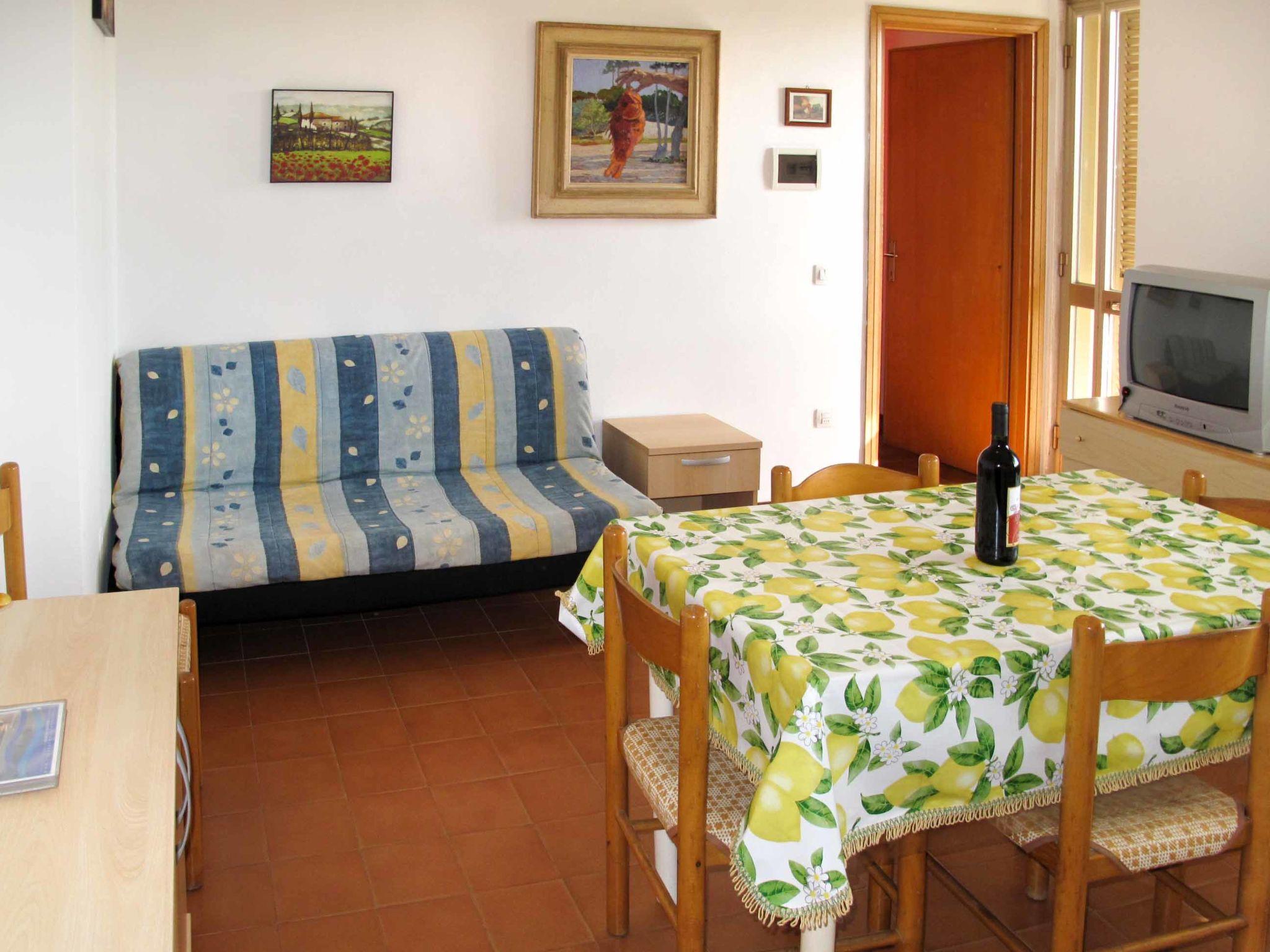 Photo 7 - 2 bedroom Apartment in Cecina with swimming pool and sea view