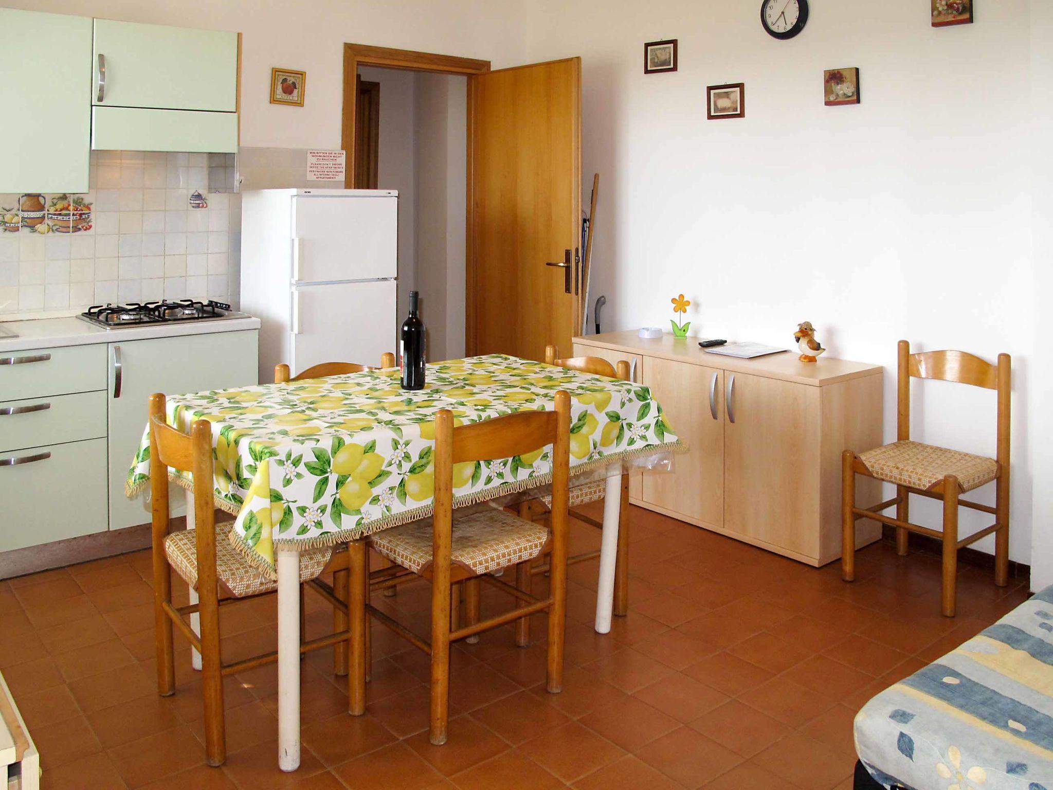 Photo 6 - 2 bedroom Apartment in Cecina with swimming pool and sea view