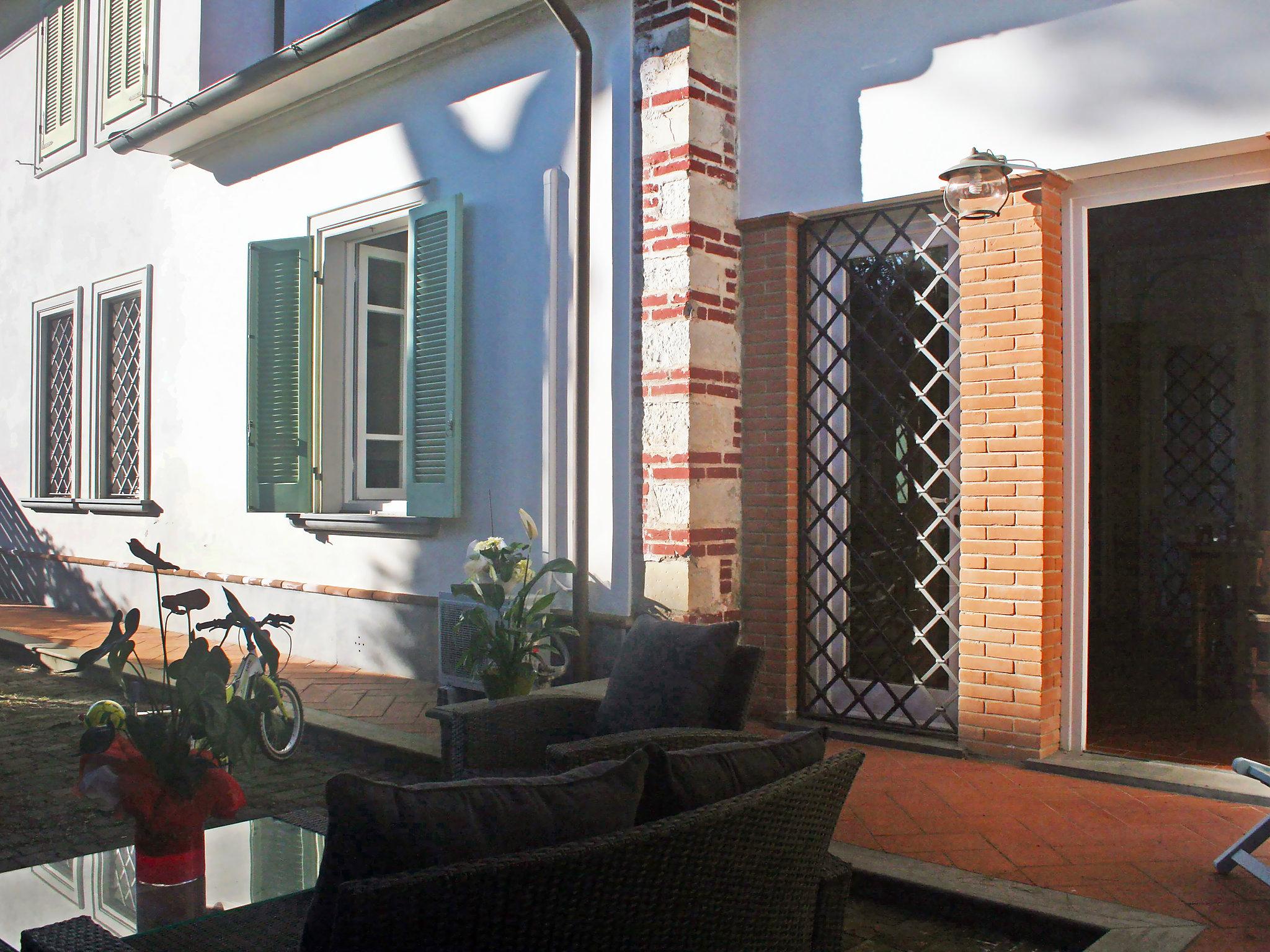 Photo 11 - 2 bedroom House in Forte dei Marmi with garden and sea view