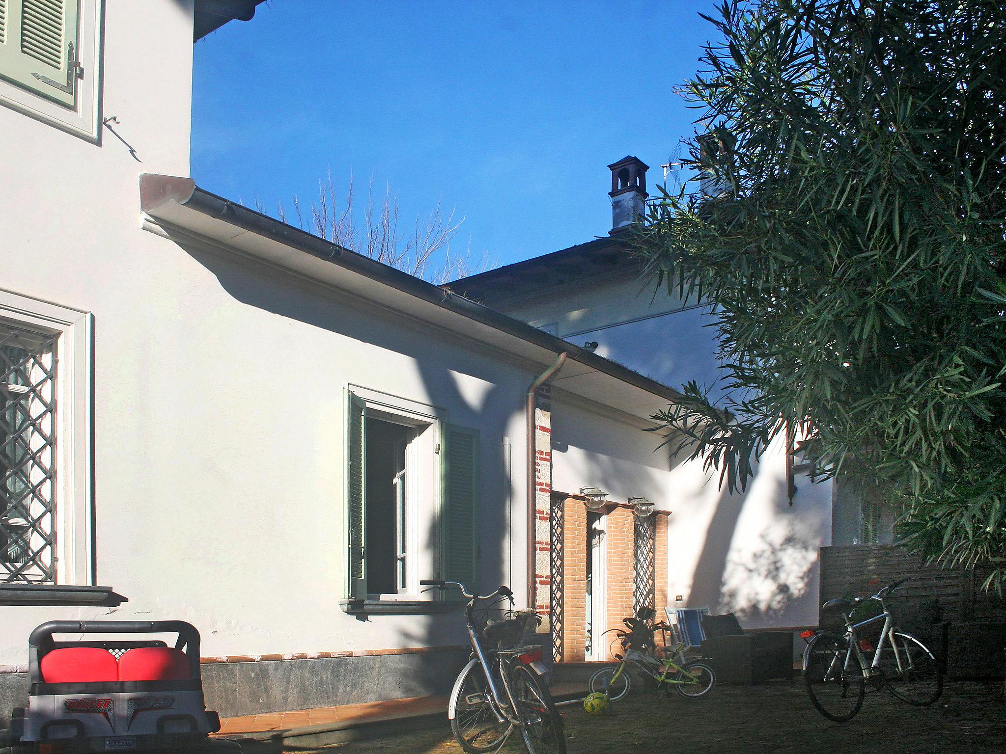 Photo 10 - 2 bedroom House in Forte dei Marmi with garden and sea view
