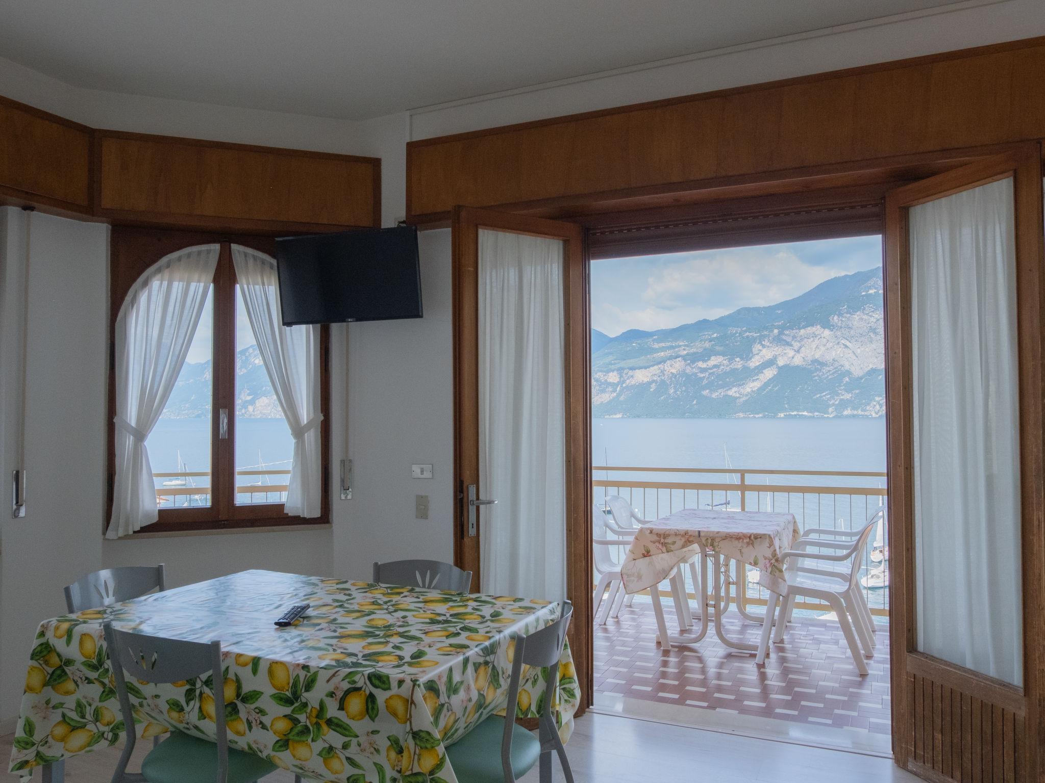 Foto 4 - Apartamento de 1 quarto em Brenzone sul Garda com terraço e vista para a montanha