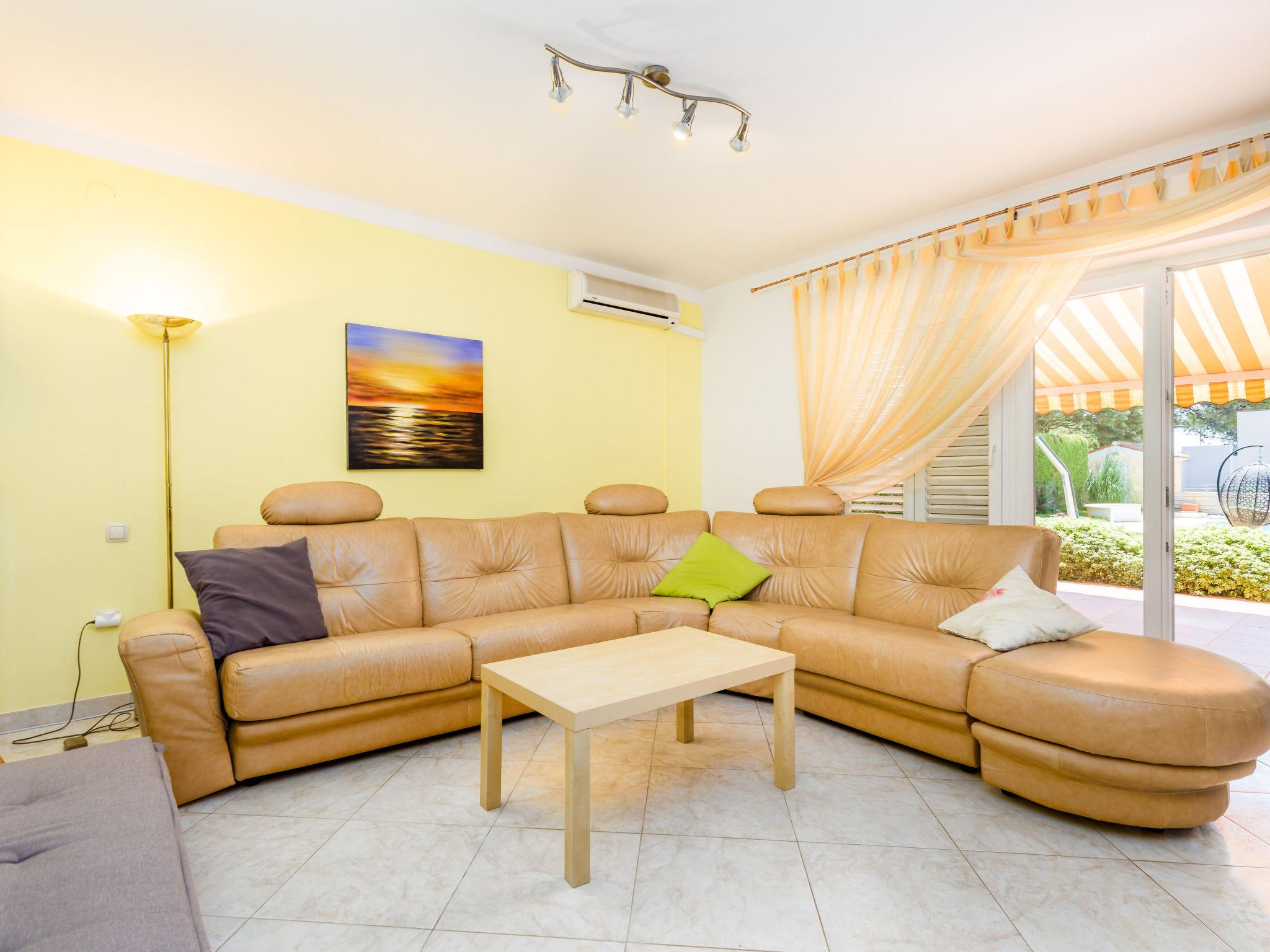 Photo 2 - 3 bedroom Apartment in Vodnjan with private pool and garden