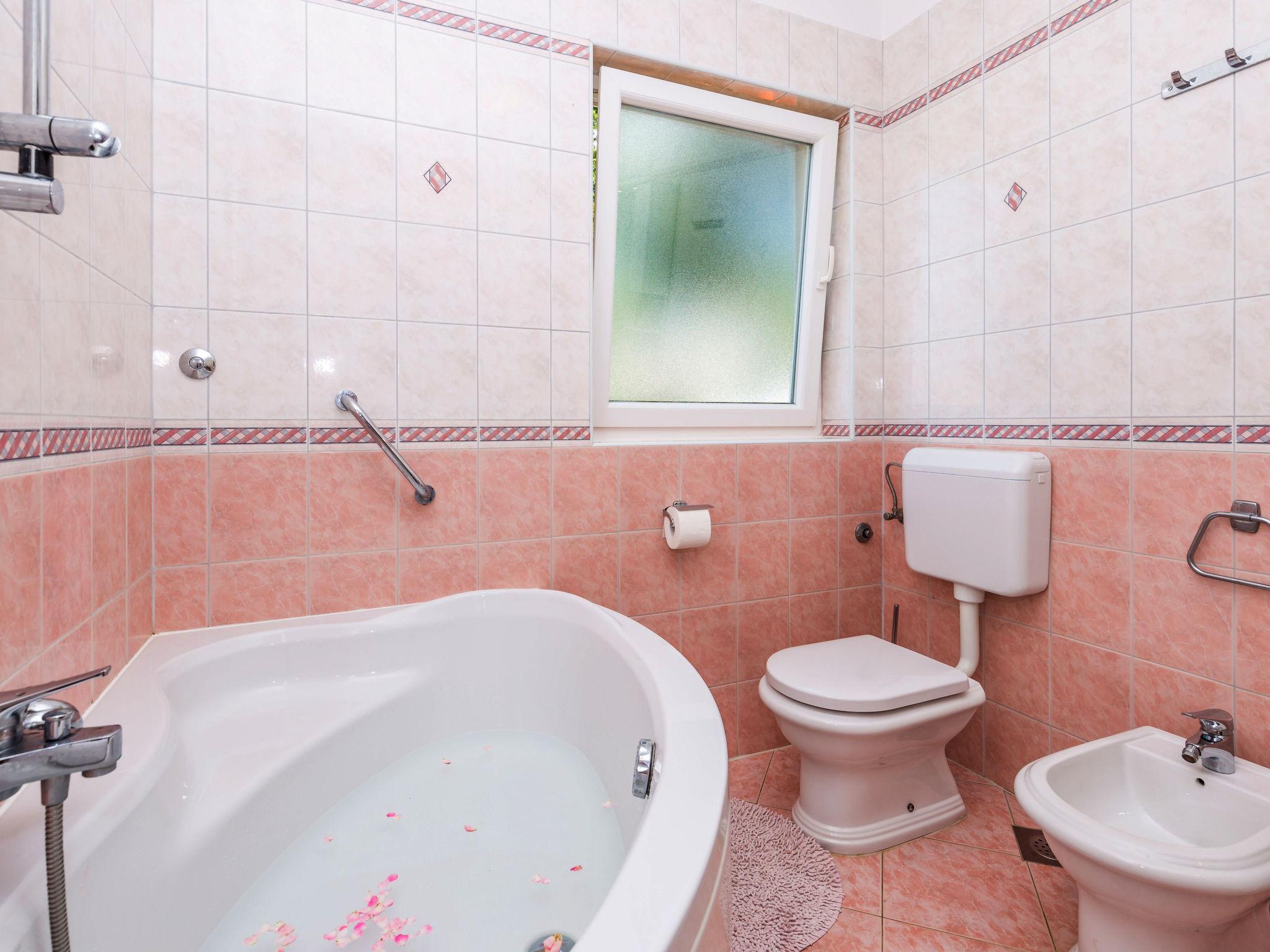 Photo 12 - 3 bedroom Apartment in Vodnjan with private pool and garden