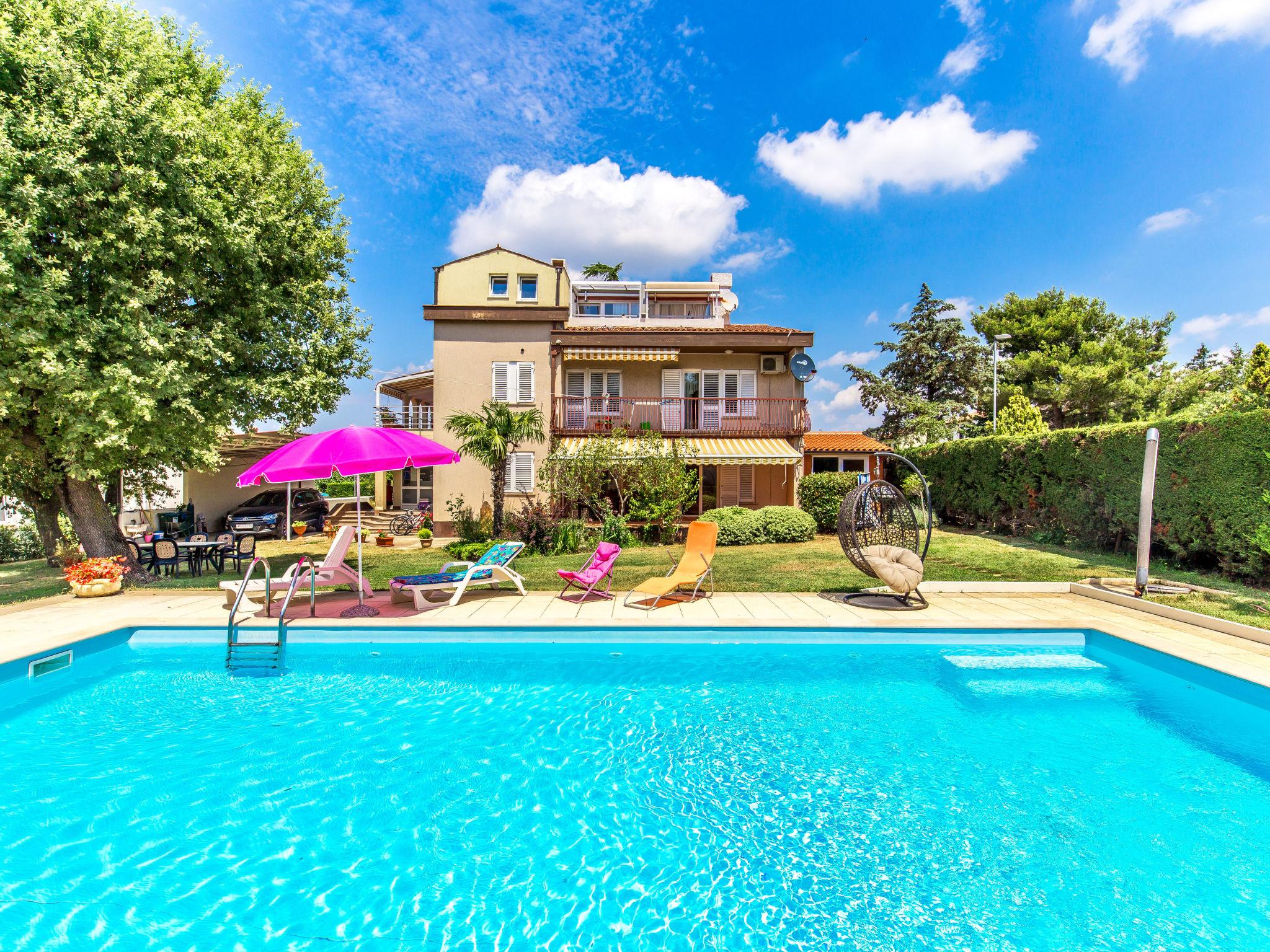 Foto 1 - Apartamento de 3 habitaciones en Vodnjan con piscina privada y jardín