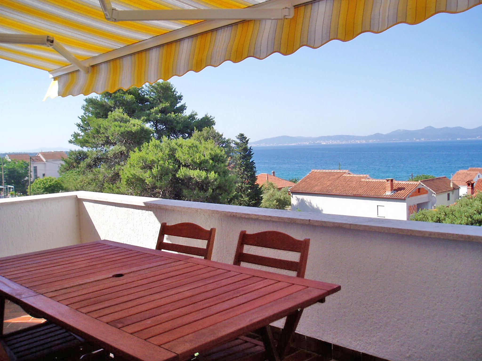 Foto 3 - Apartamento de 2 quartos em Zadar com piscina e vistas do mar