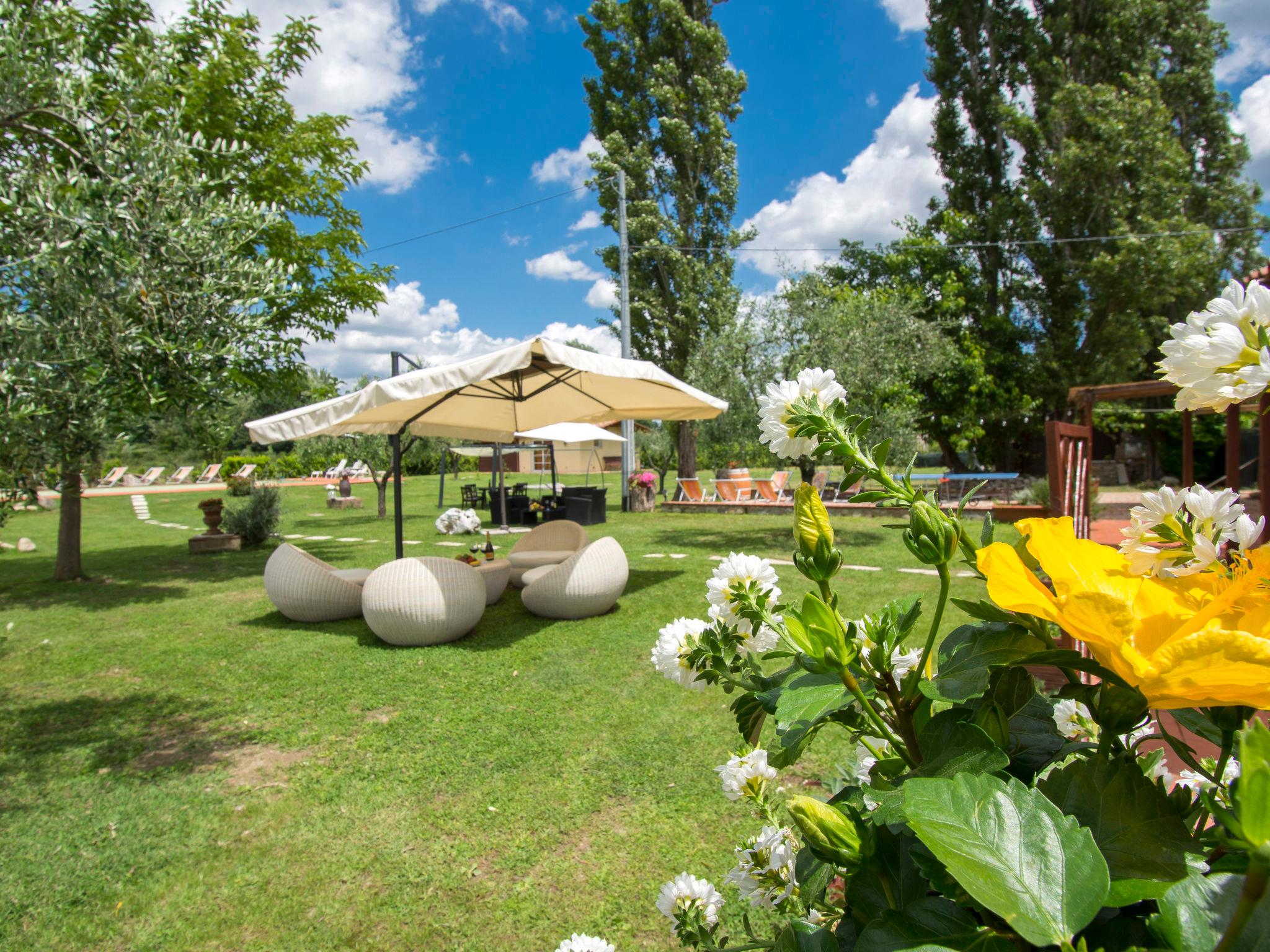 Foto 21 - Casa de 5 quartos em Capannori com piscina privada e jardim