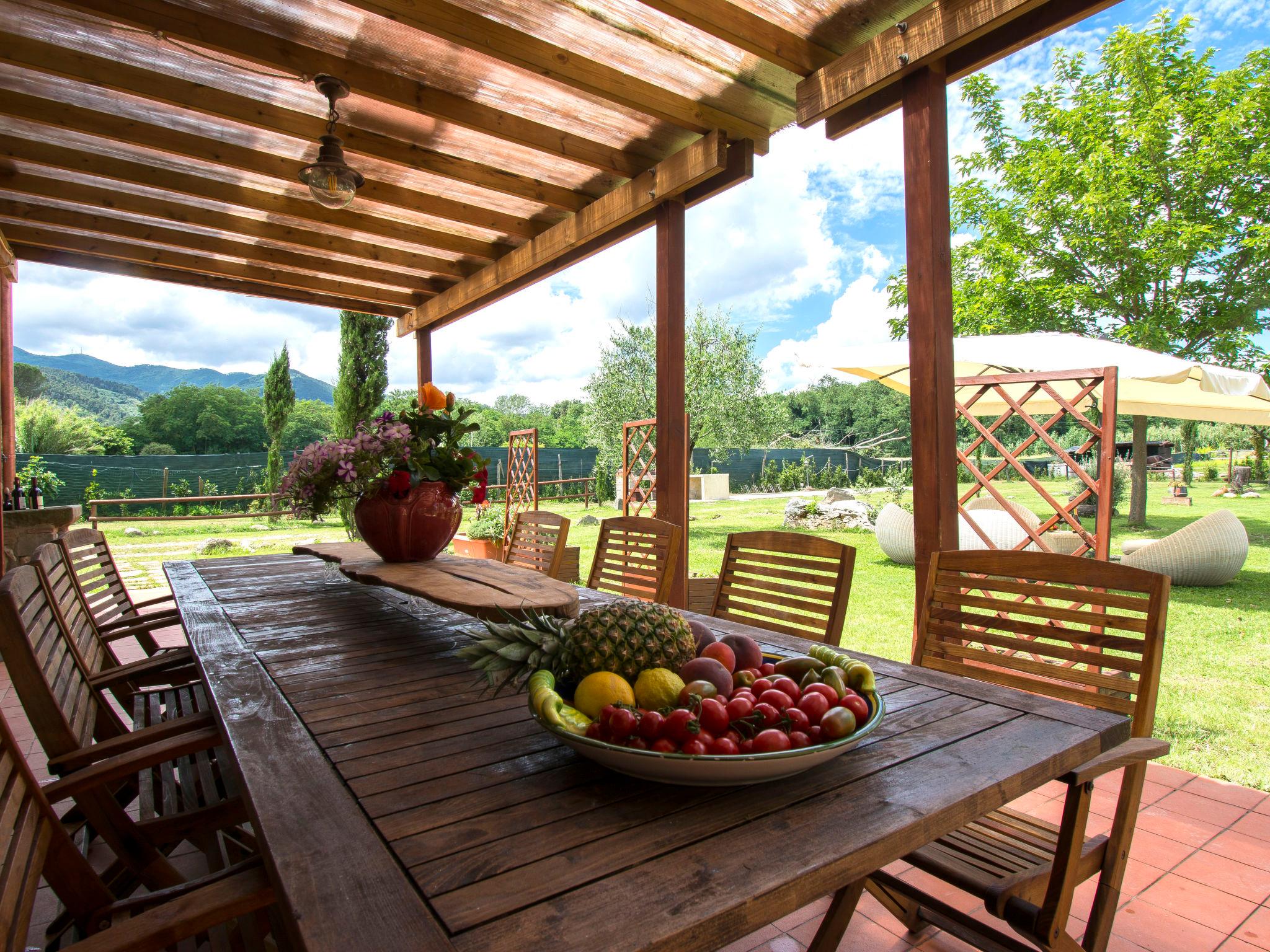 Foto 4 - Casa con 5 camere da letto a Capannori con piscina privata e giardino