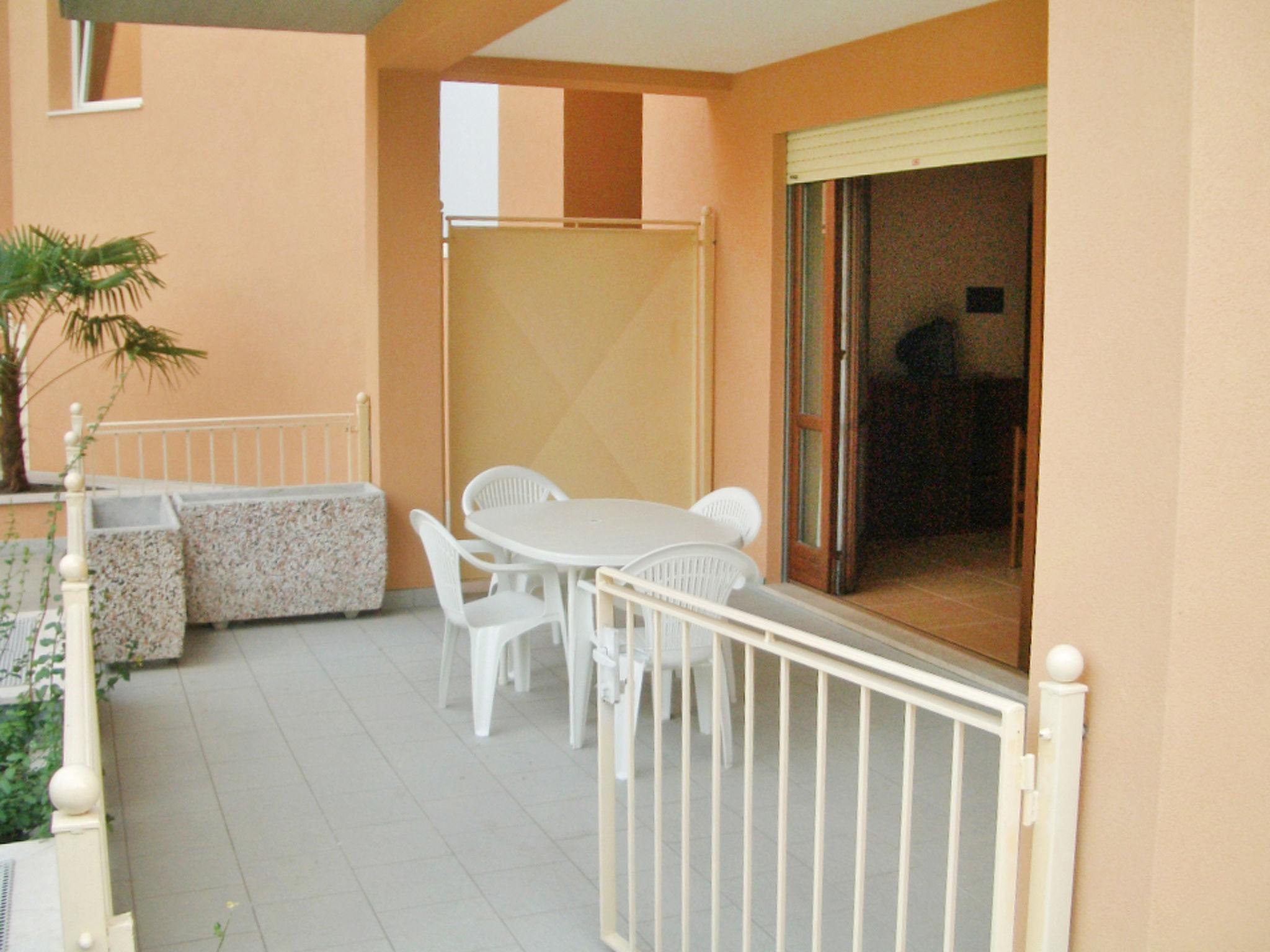 Photo 16 - 2 bedroom Apartment in Toscolano Maderno with swimming pool and mountain view