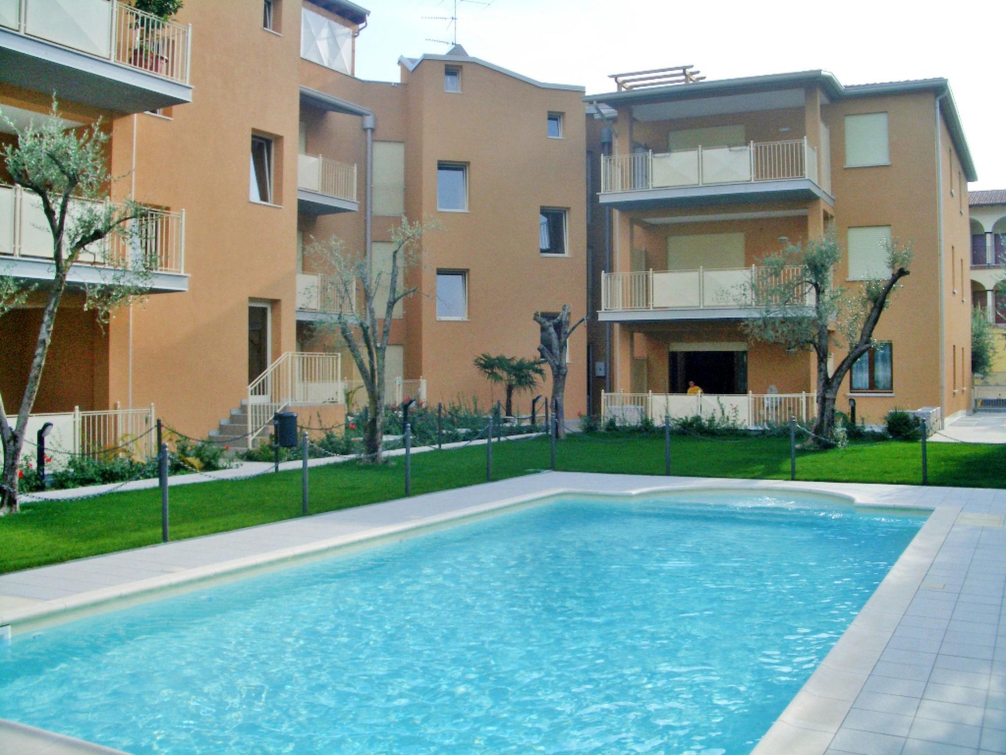 Foto 1 - Apartamento de 2 quartos em Toscolano Maderno com piscina e jardim