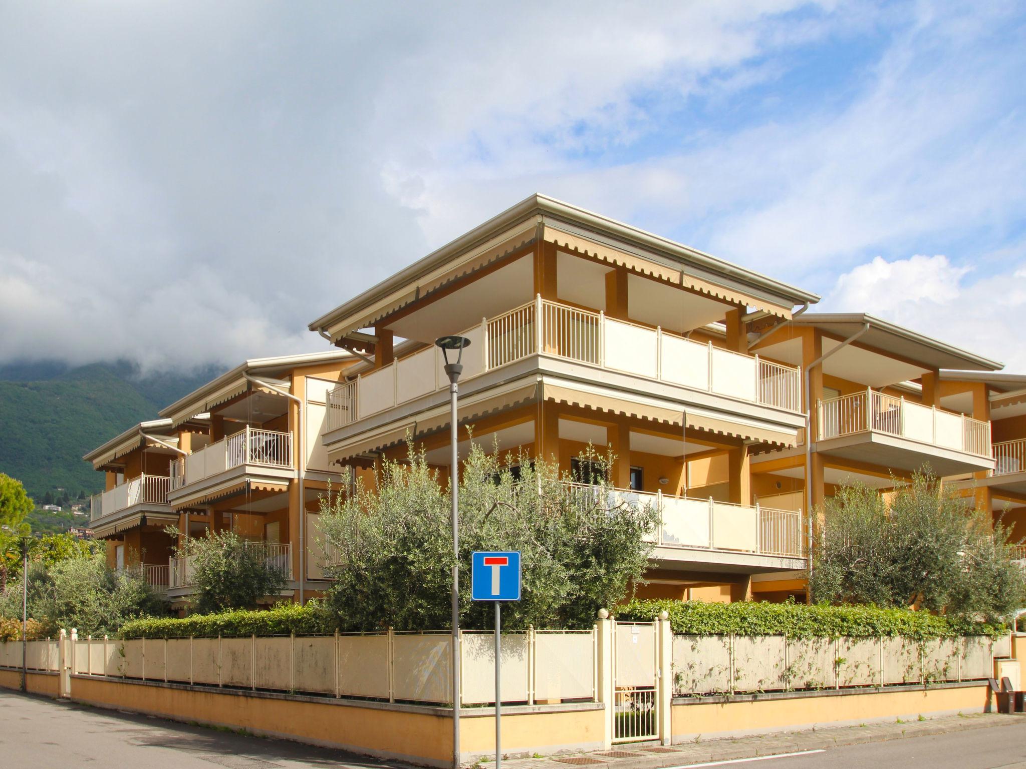 Photo 3 - Appartement de 2 chambres à Toscolano Maderno avec piscine et vues sur la montagne