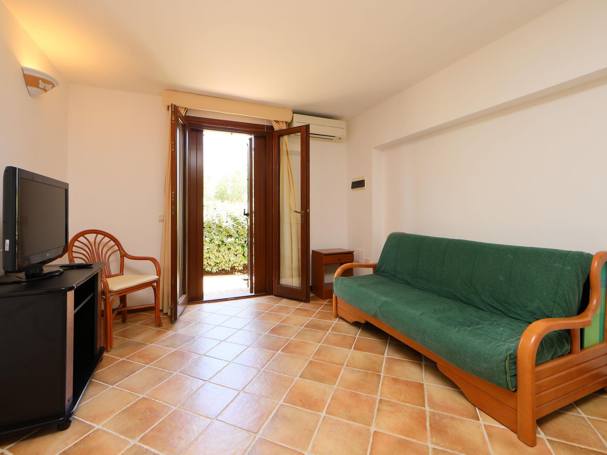 Photo 7 - 2 bedroom House in Loiri Porto San Paolo with swimming pool and garden